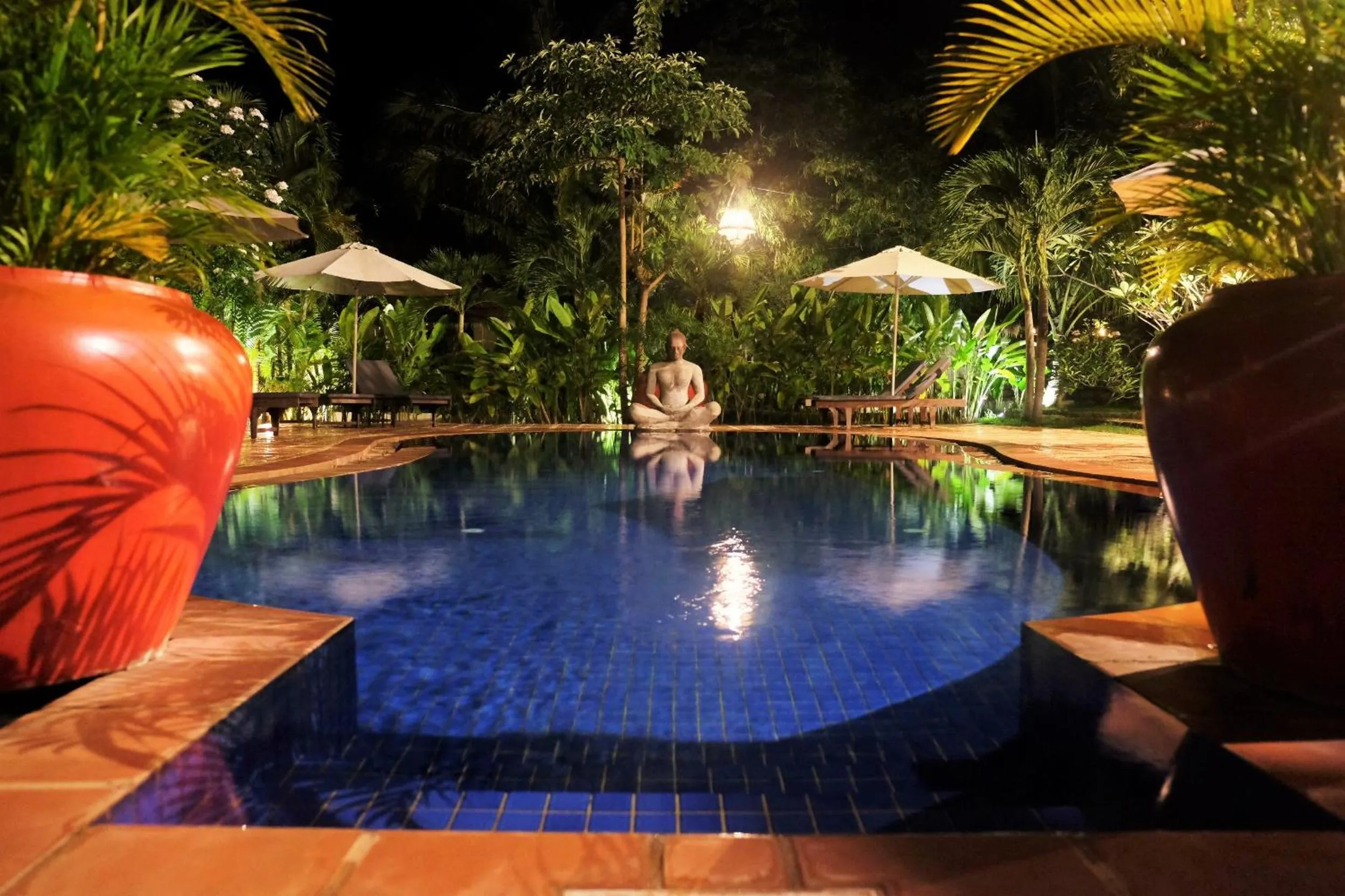 Swimming pool in Raingsey Bungalow