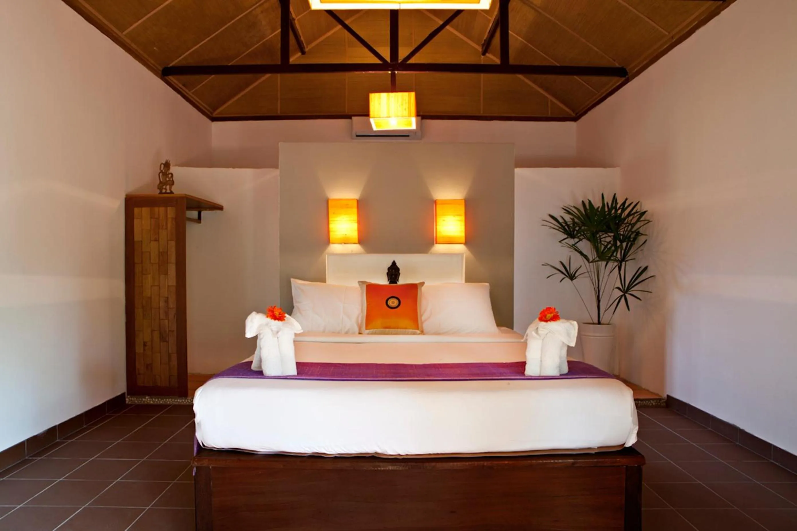 Bed in Raingsey Bungalow