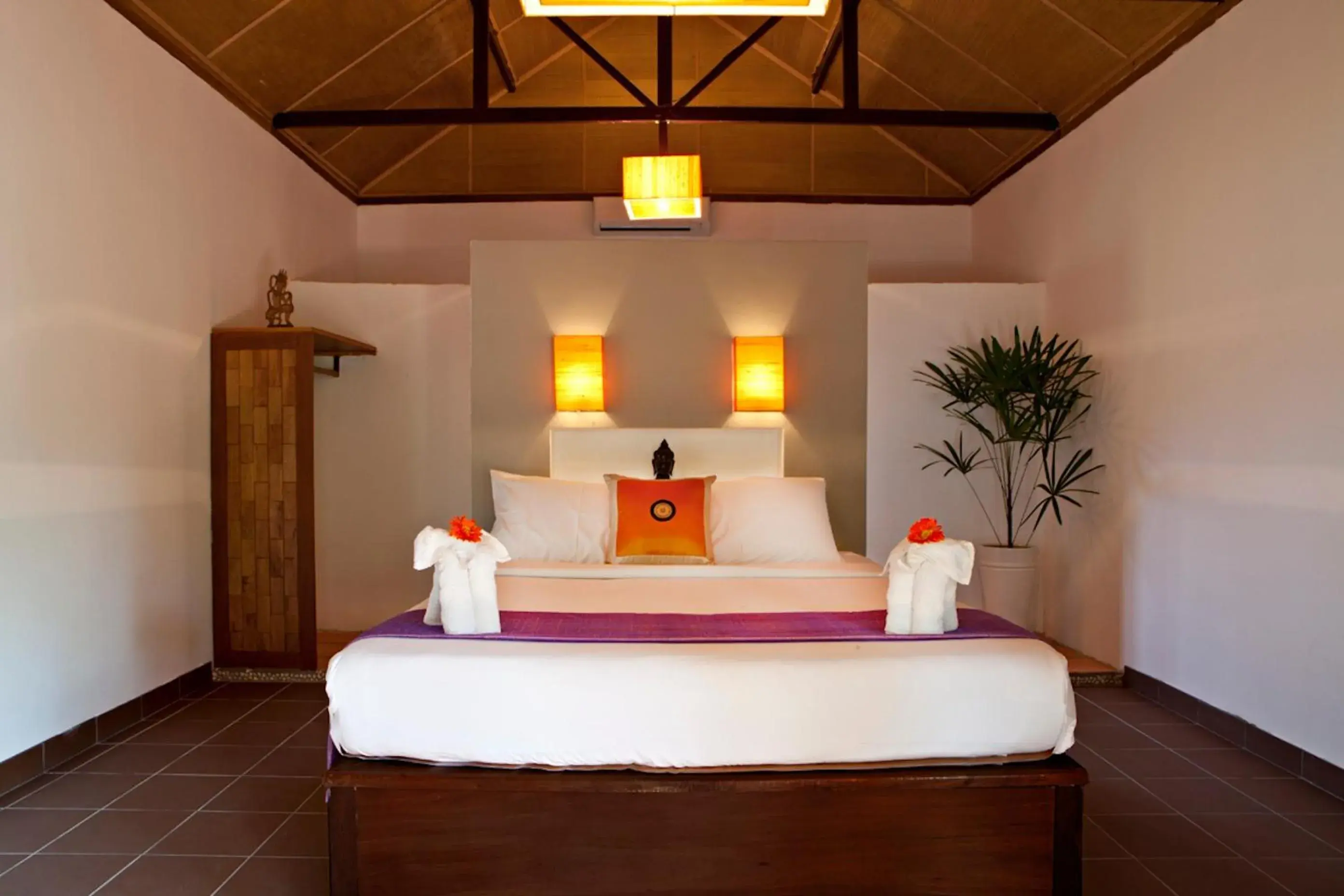 Bed in Raingsey Bungalow Bed in Raingsey Bungalow