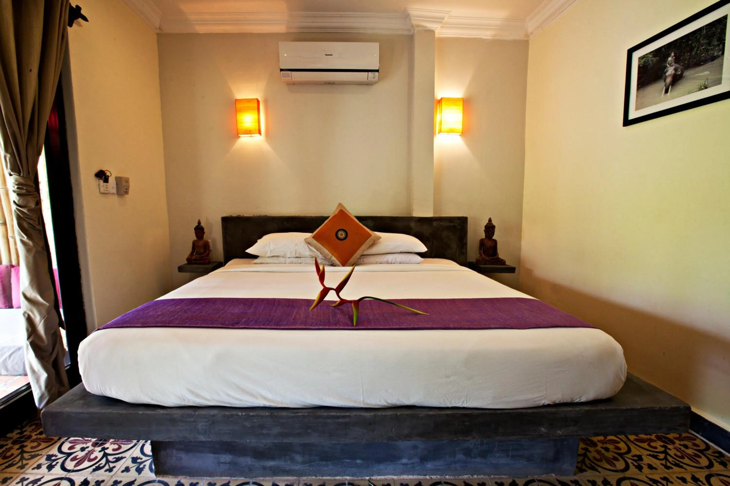 Bed in Raingsey Bungalow