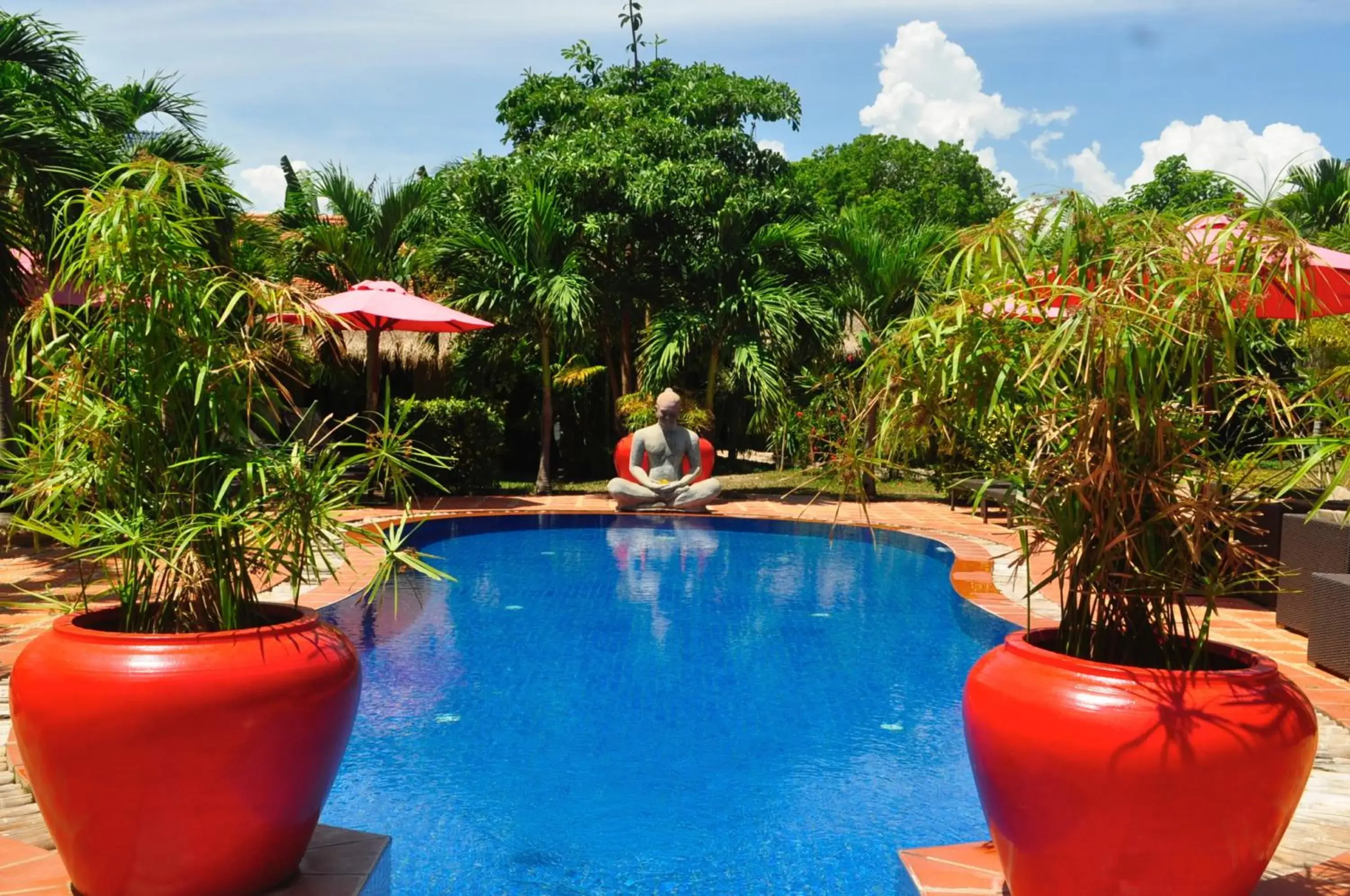 Swimming pool in Raingsey Bungalow Swimming pool in Raingsey Bungalow