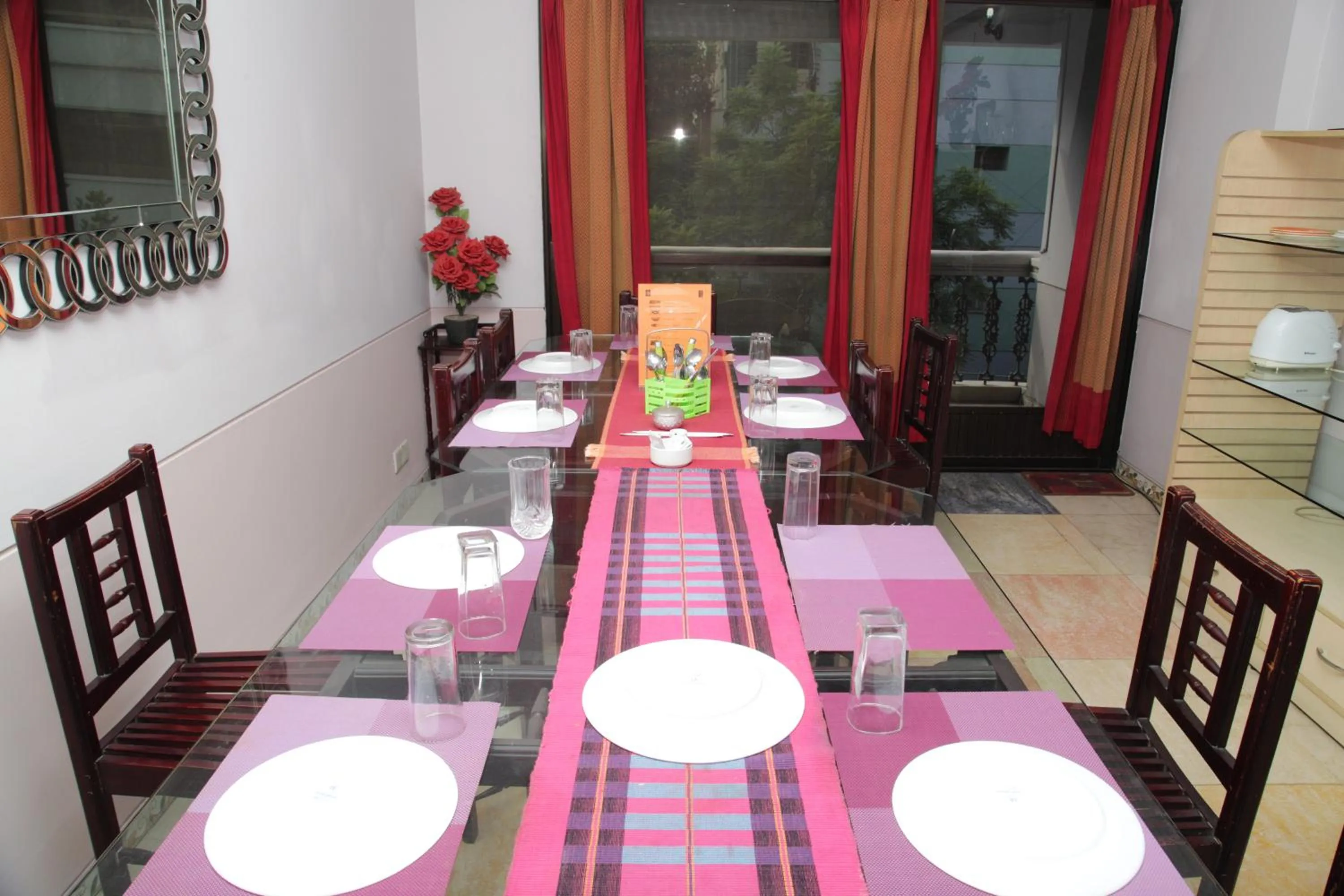 Restaurant/places to eat in Babylon Hotel & Serviced Apartment