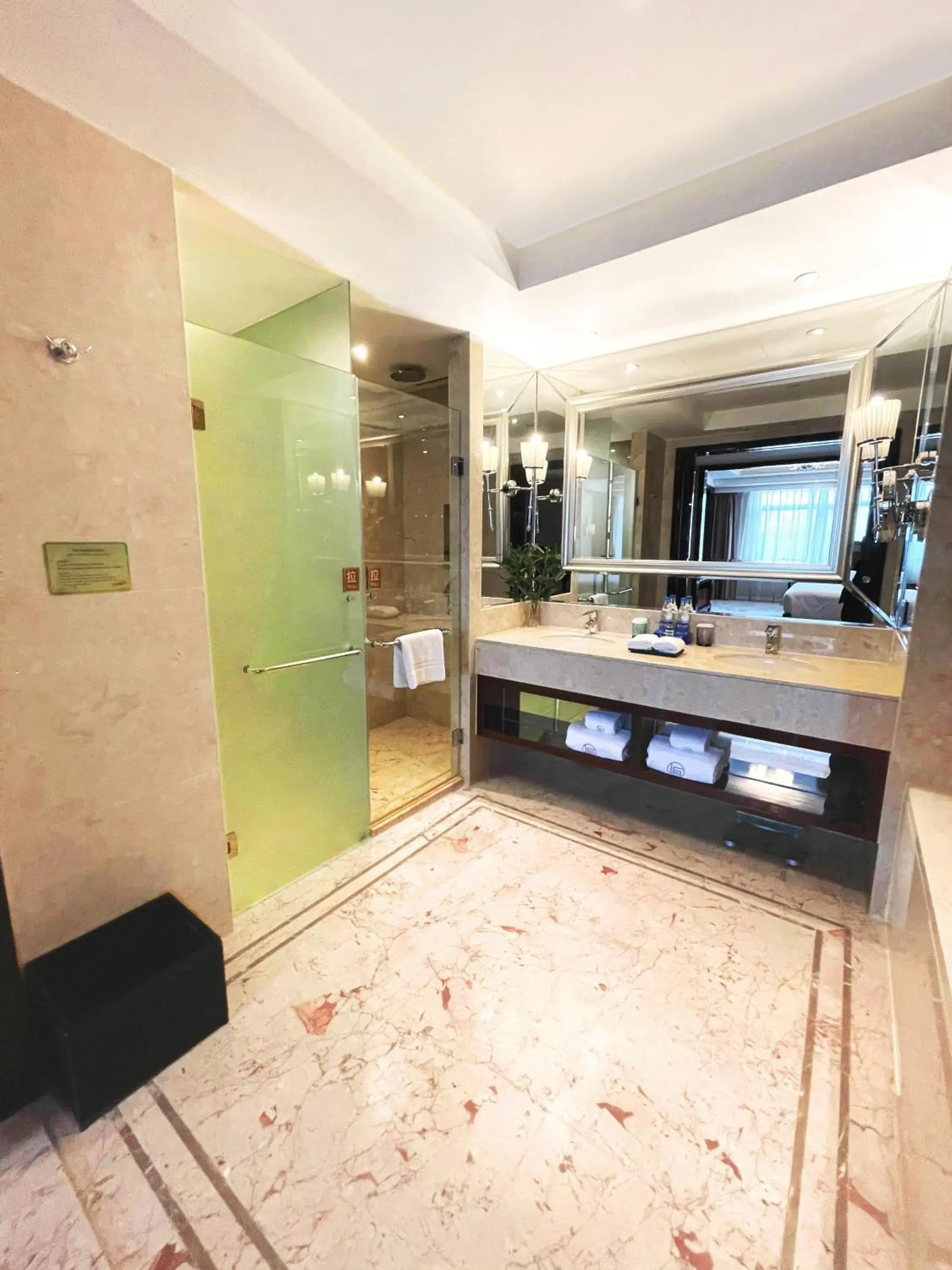 Business Suite in Lv Shou Hotel Business Suite in Lv Shou Hotel