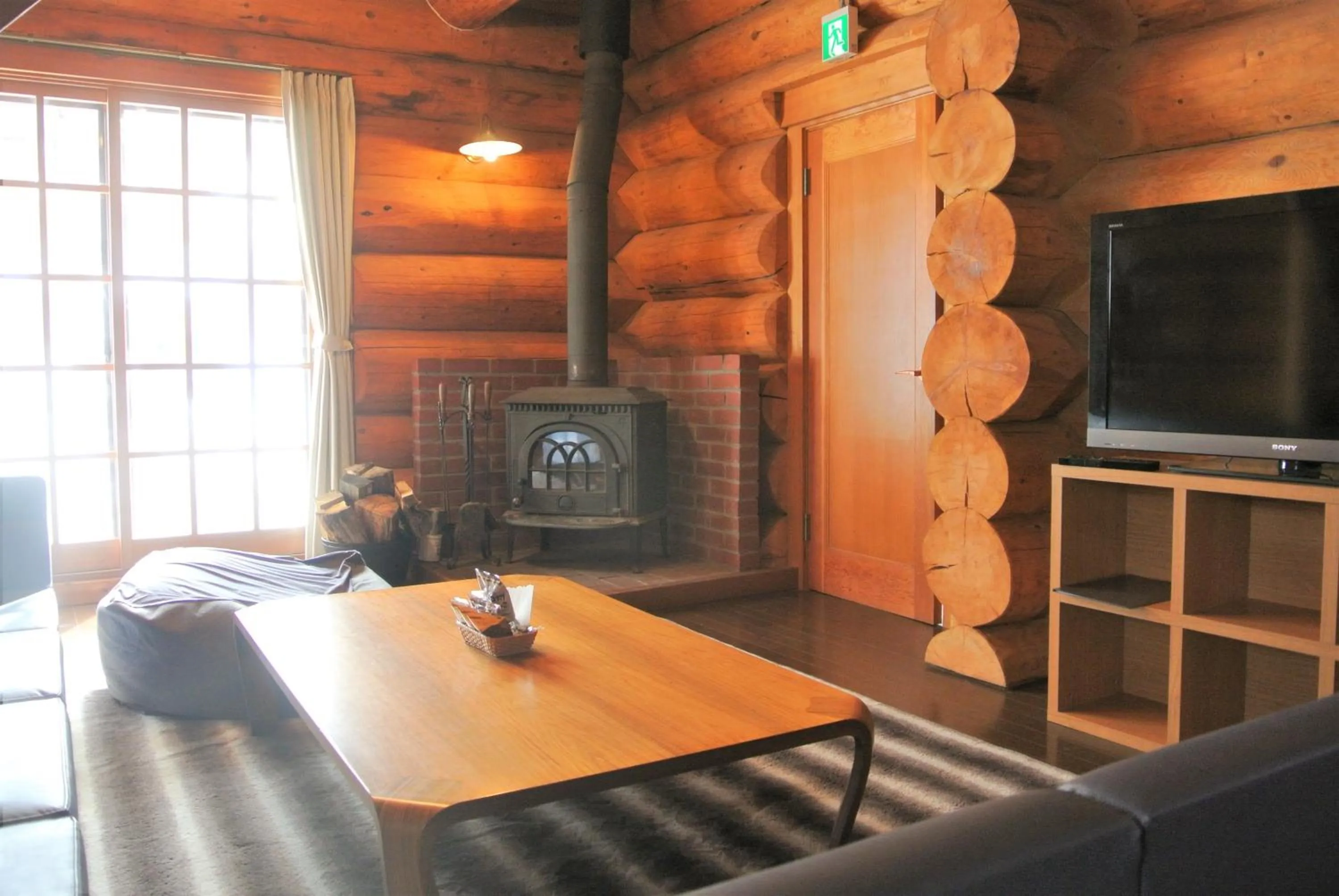 Living room in White Tree Log House Madarao Tangram