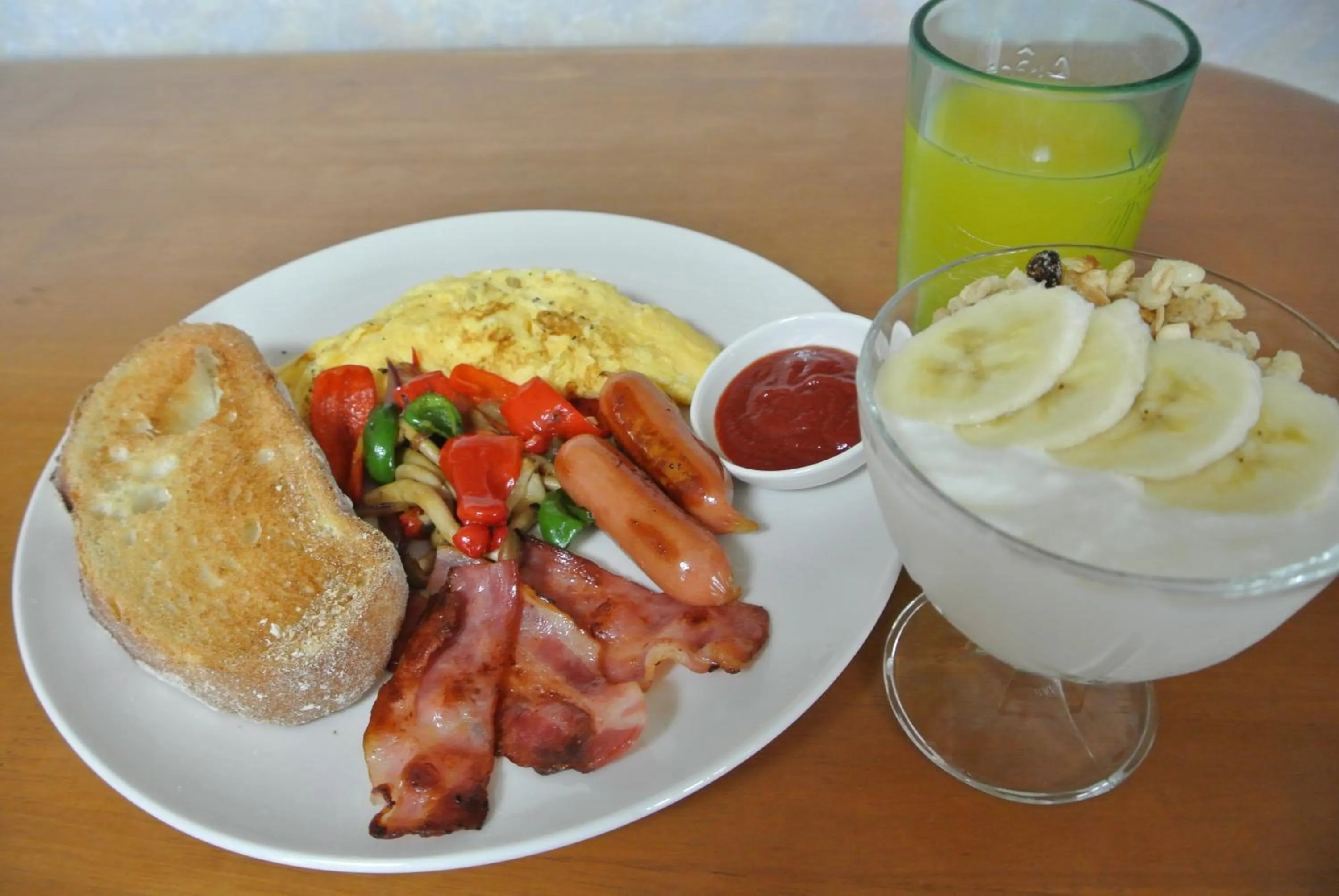 Breakfast in White Tree Log House Madarao Tangram