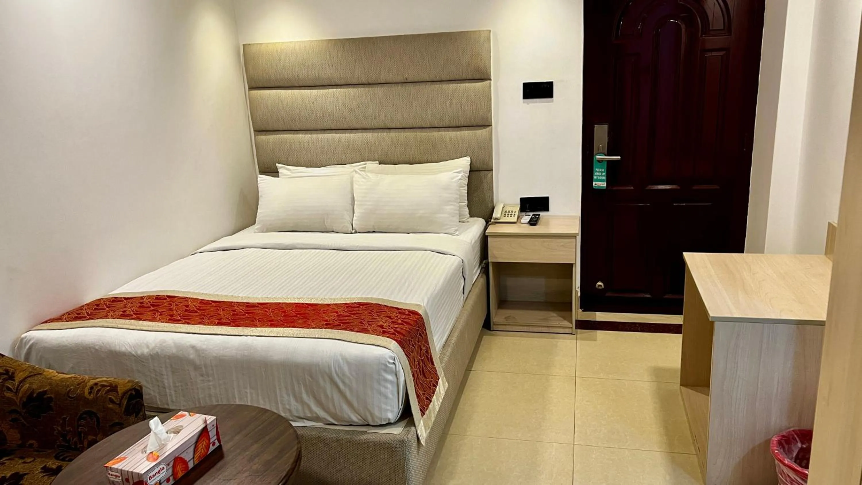 Bed in Marino Hotel - Best near Airport