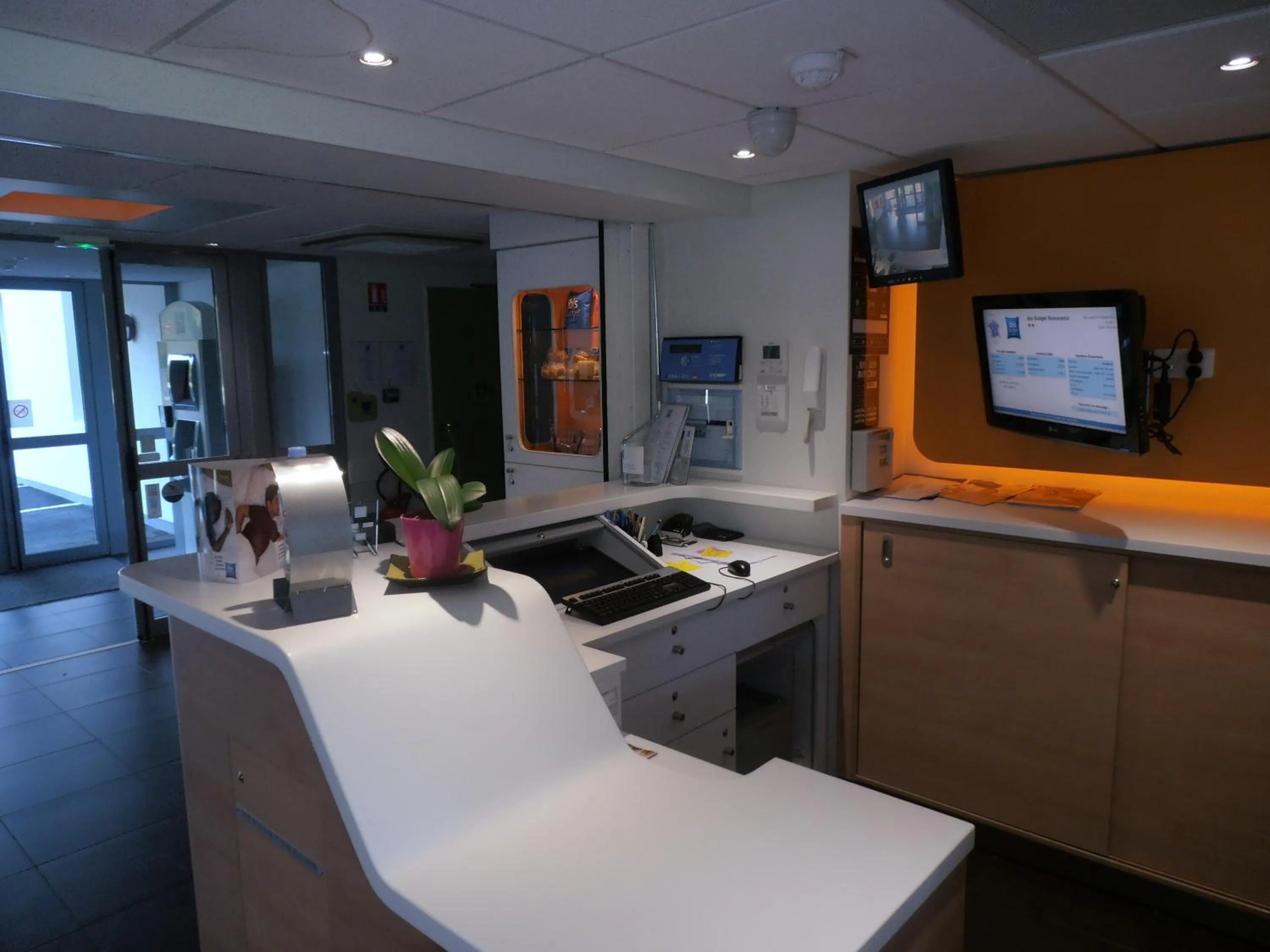 Lobby or reception in ibis budget Romorantin