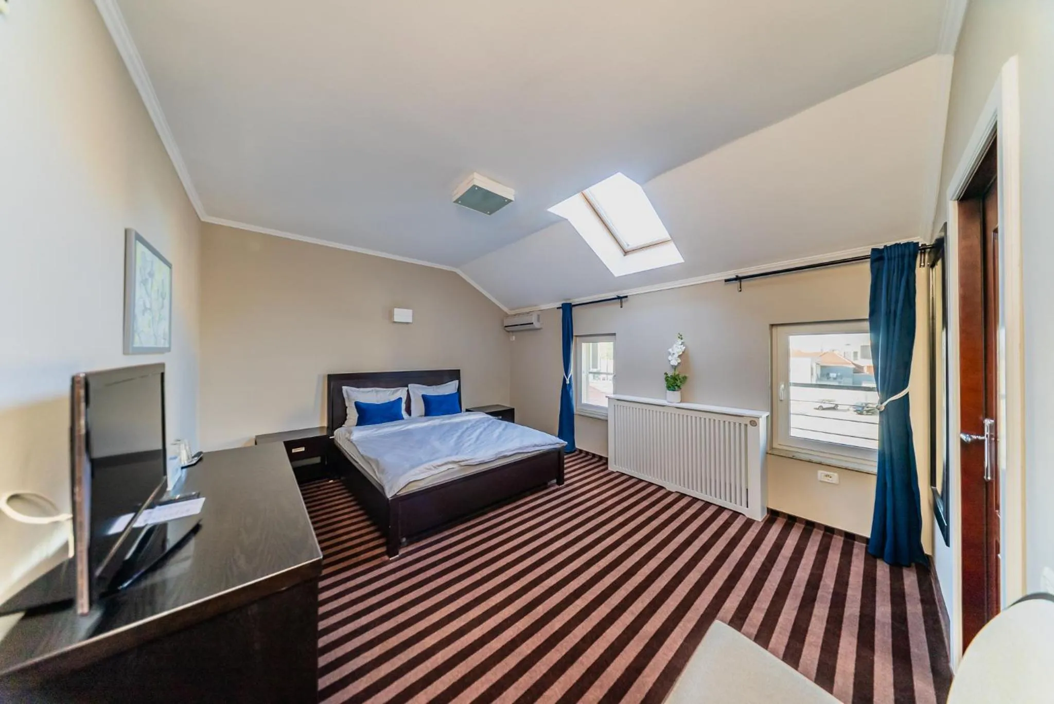 Bed in Pensiunea Belanco