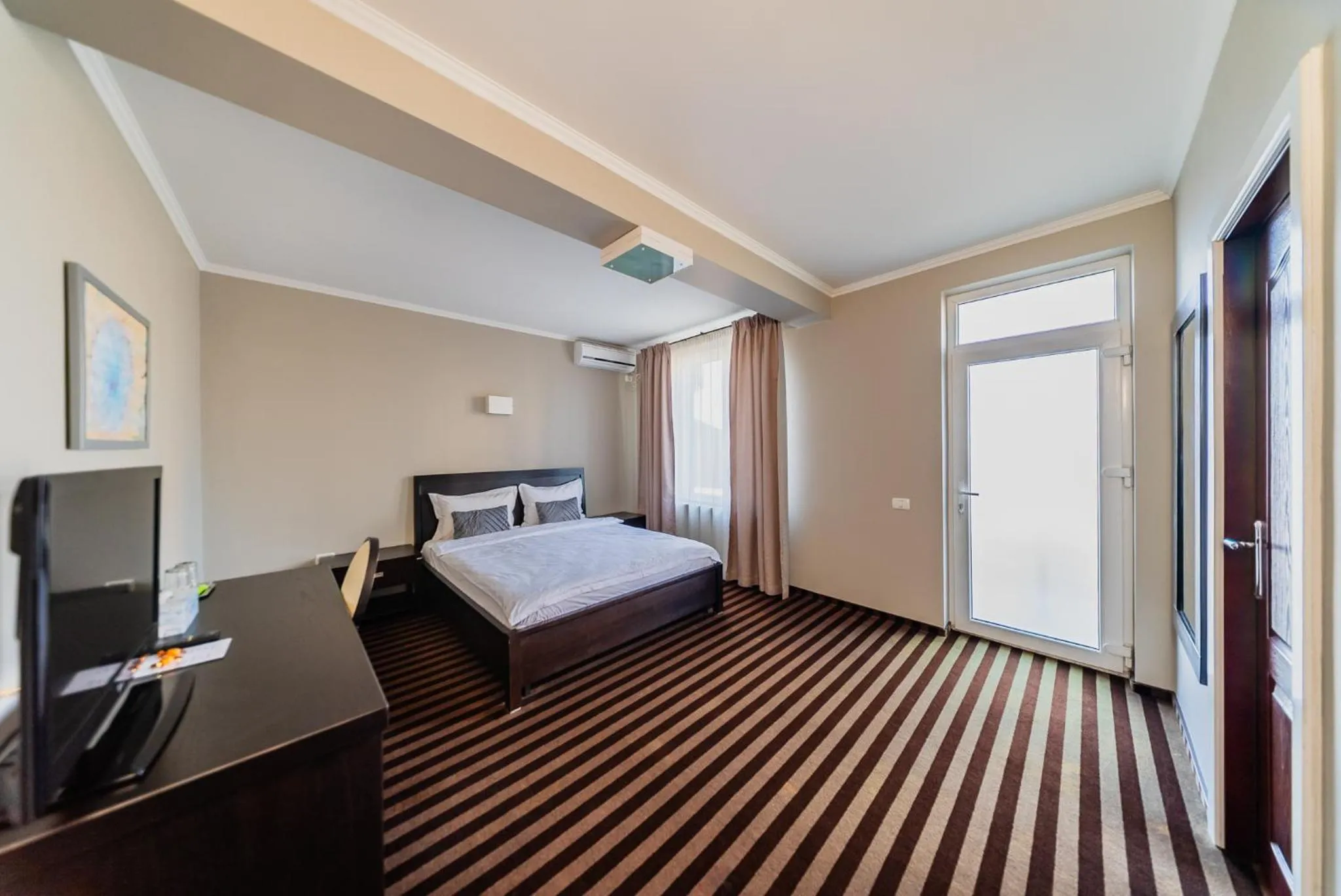 Bed in Pensiunea Belanco