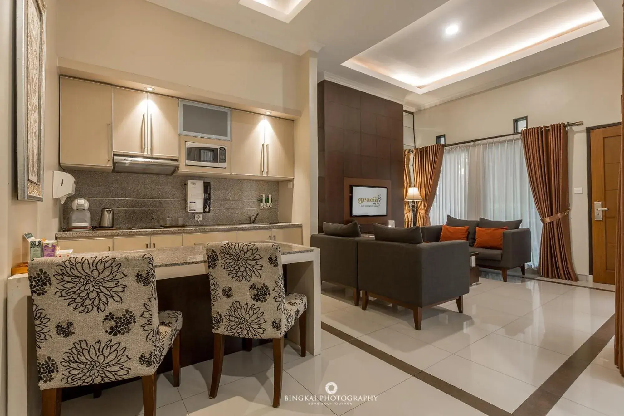 Kitchen or kitchenette, Seating Area in Gracia Spa Resort