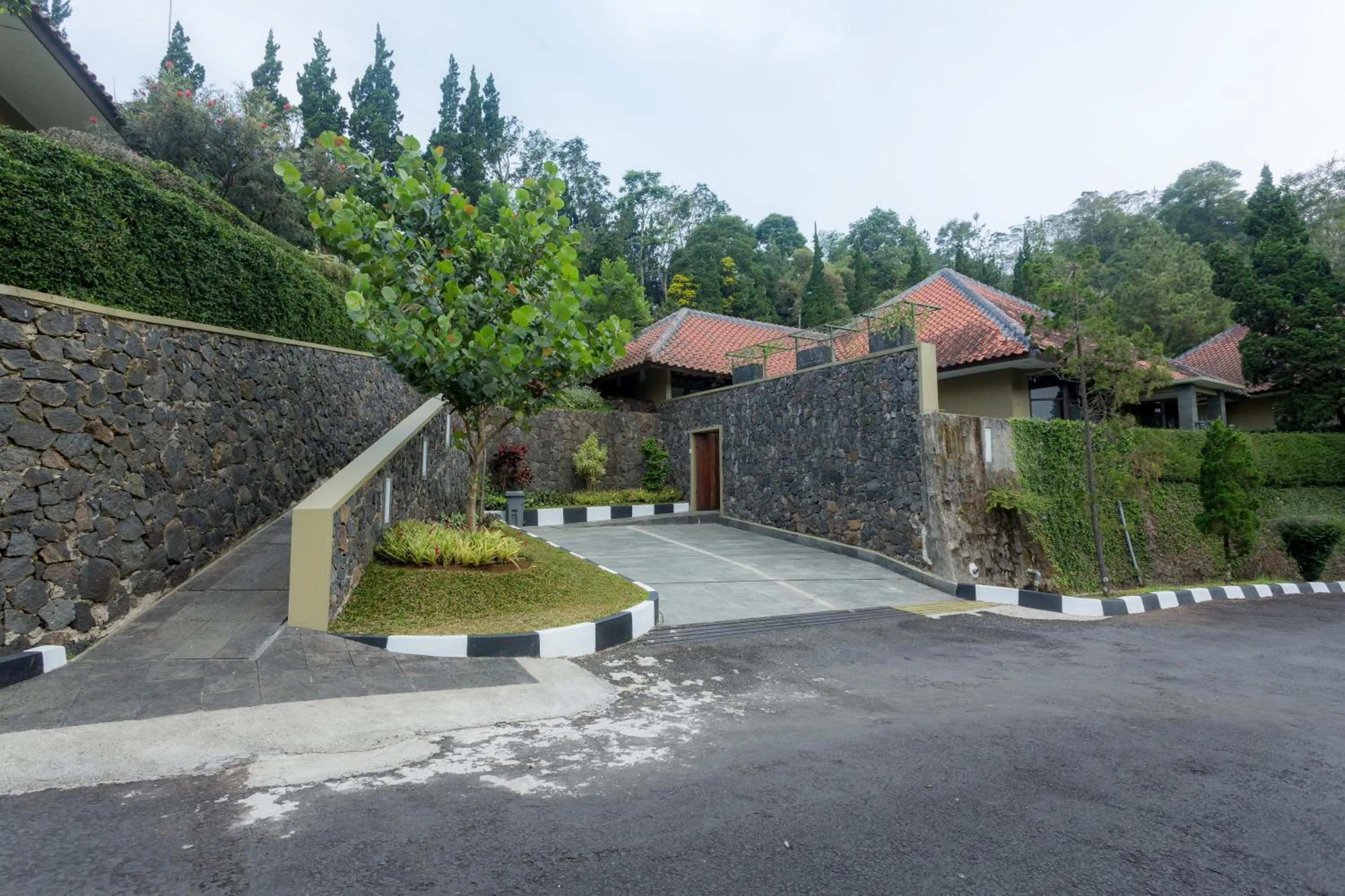 Parking in Gracia Spa Resort Hotel