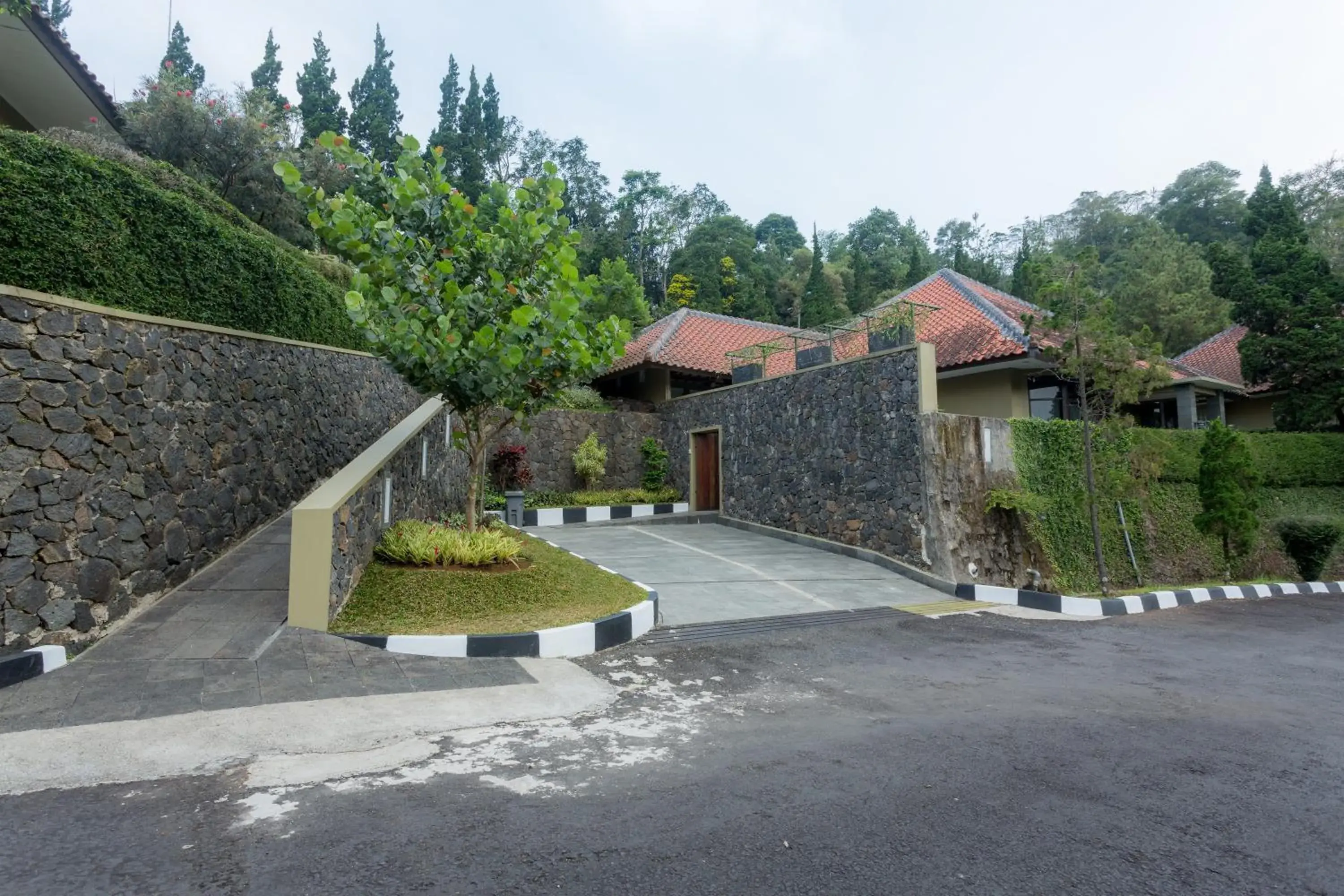 Parking, Property Building in Gracia Spa Resort