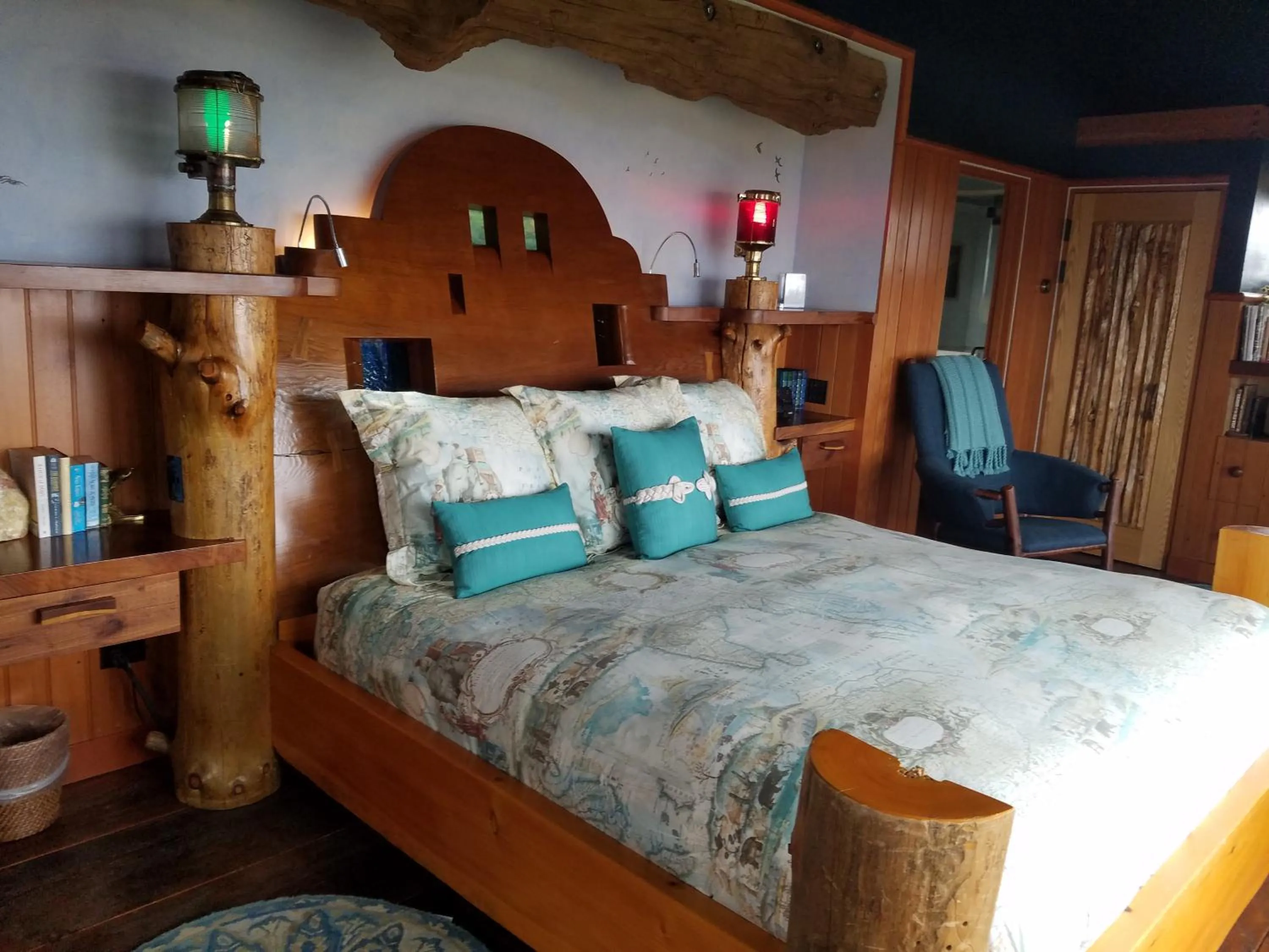 Bed in The Inn at Newport Ranch