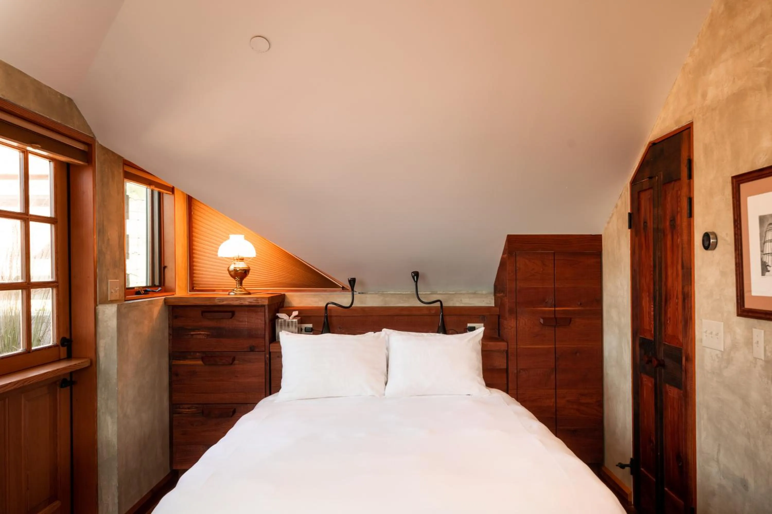 Bed in The Inn at Newport Ranch