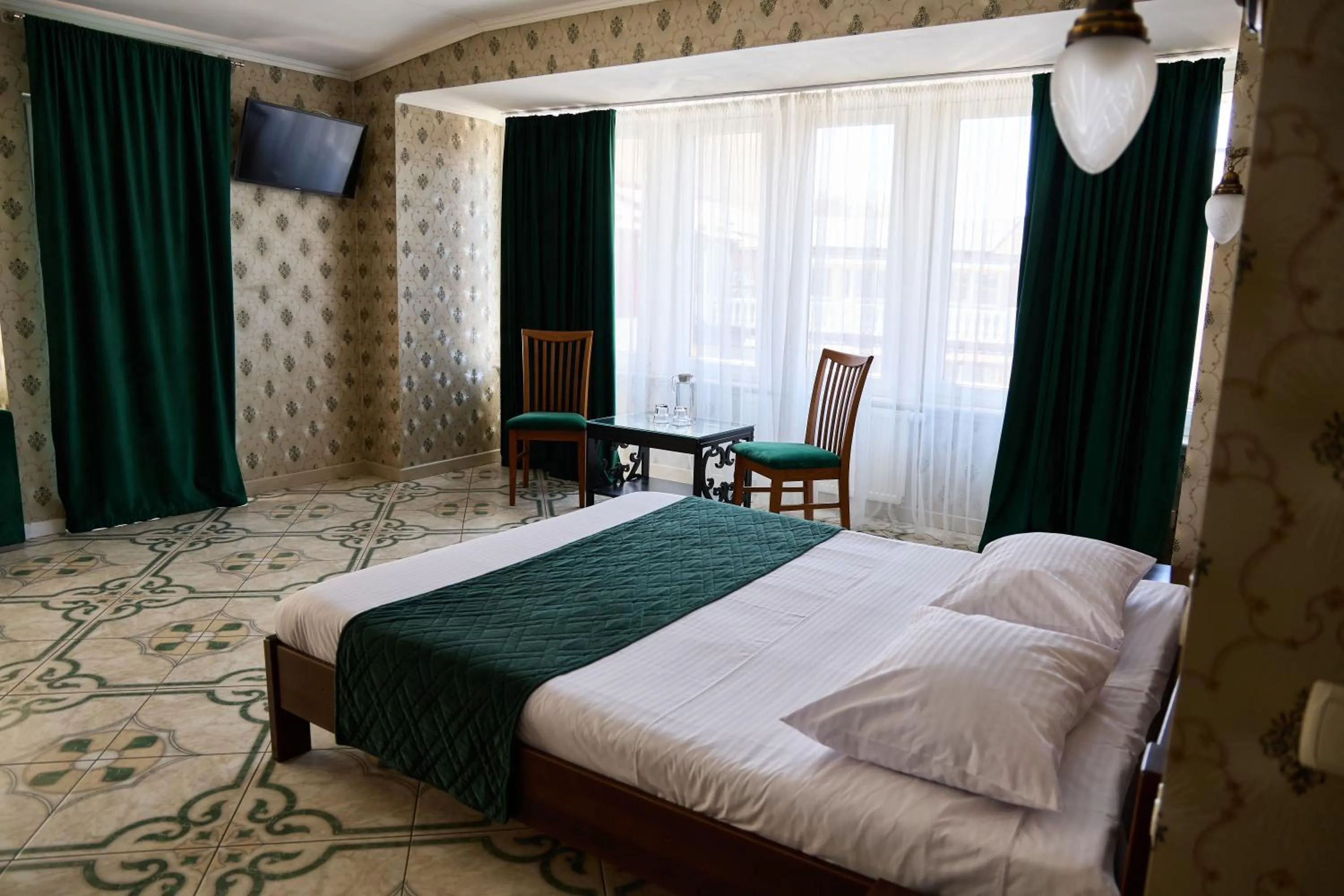 TV and multimedia, Bed in Hotel Plazma
