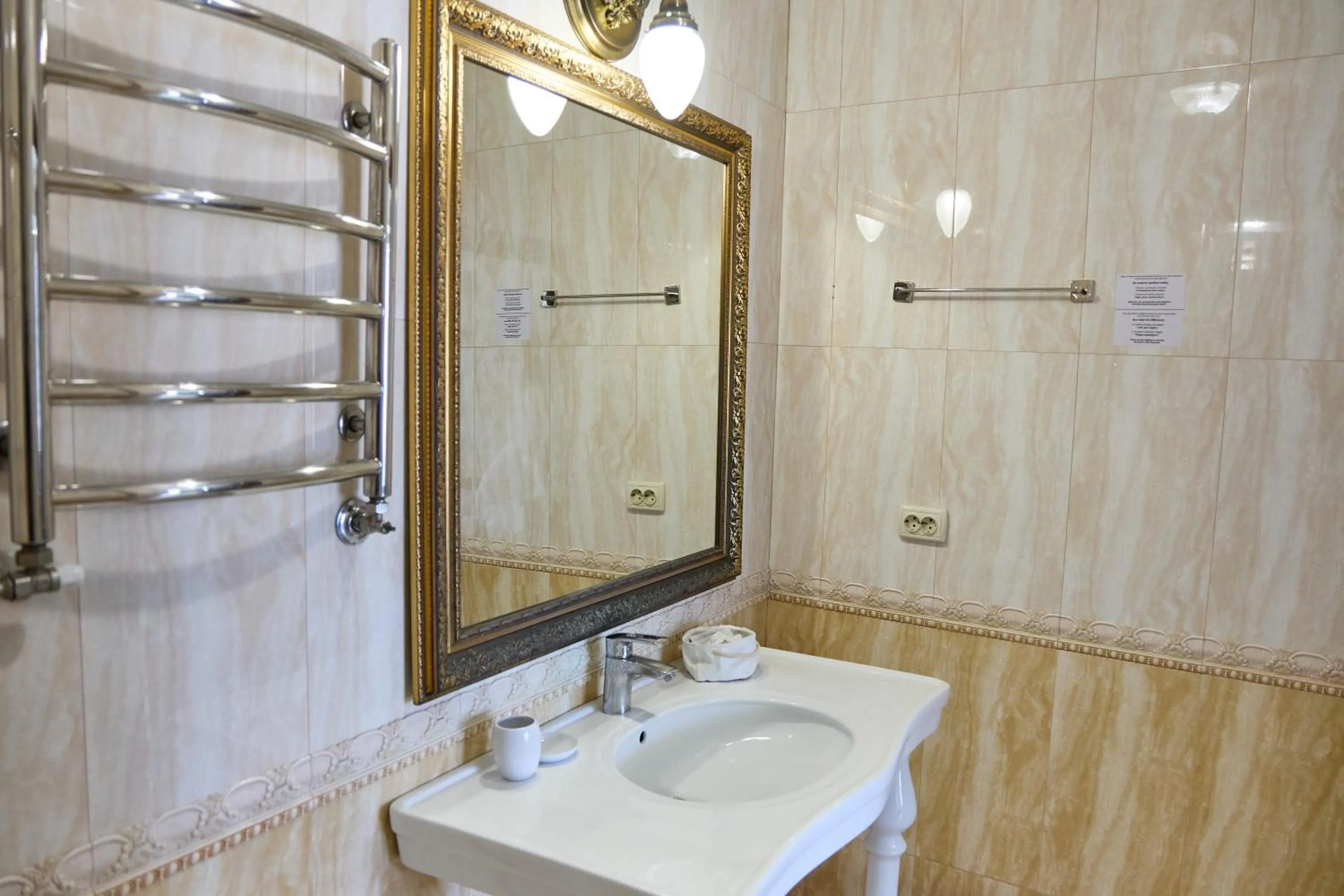 Bathroom in Hotel Plazma