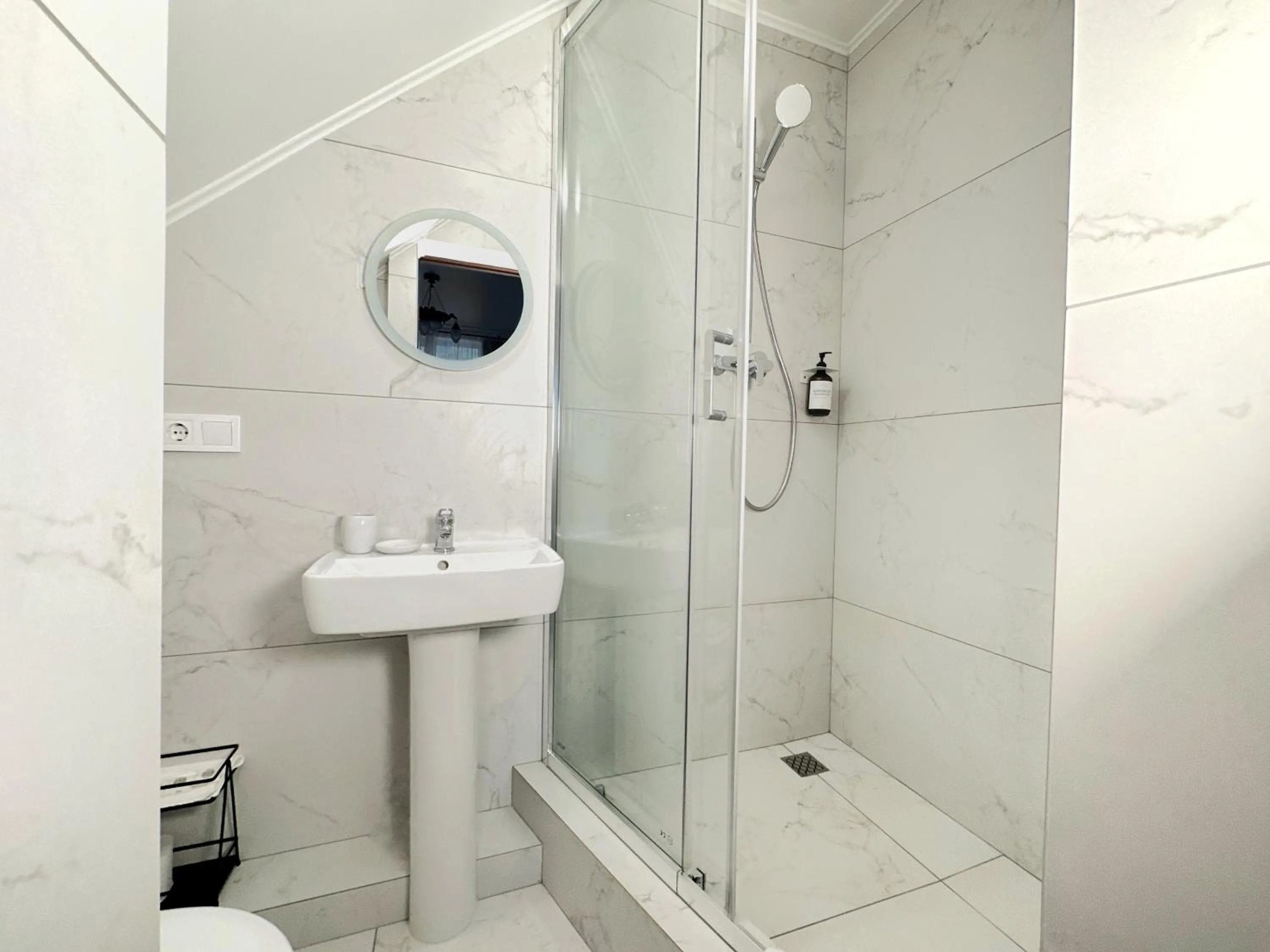 Shower in Hotel Plazma