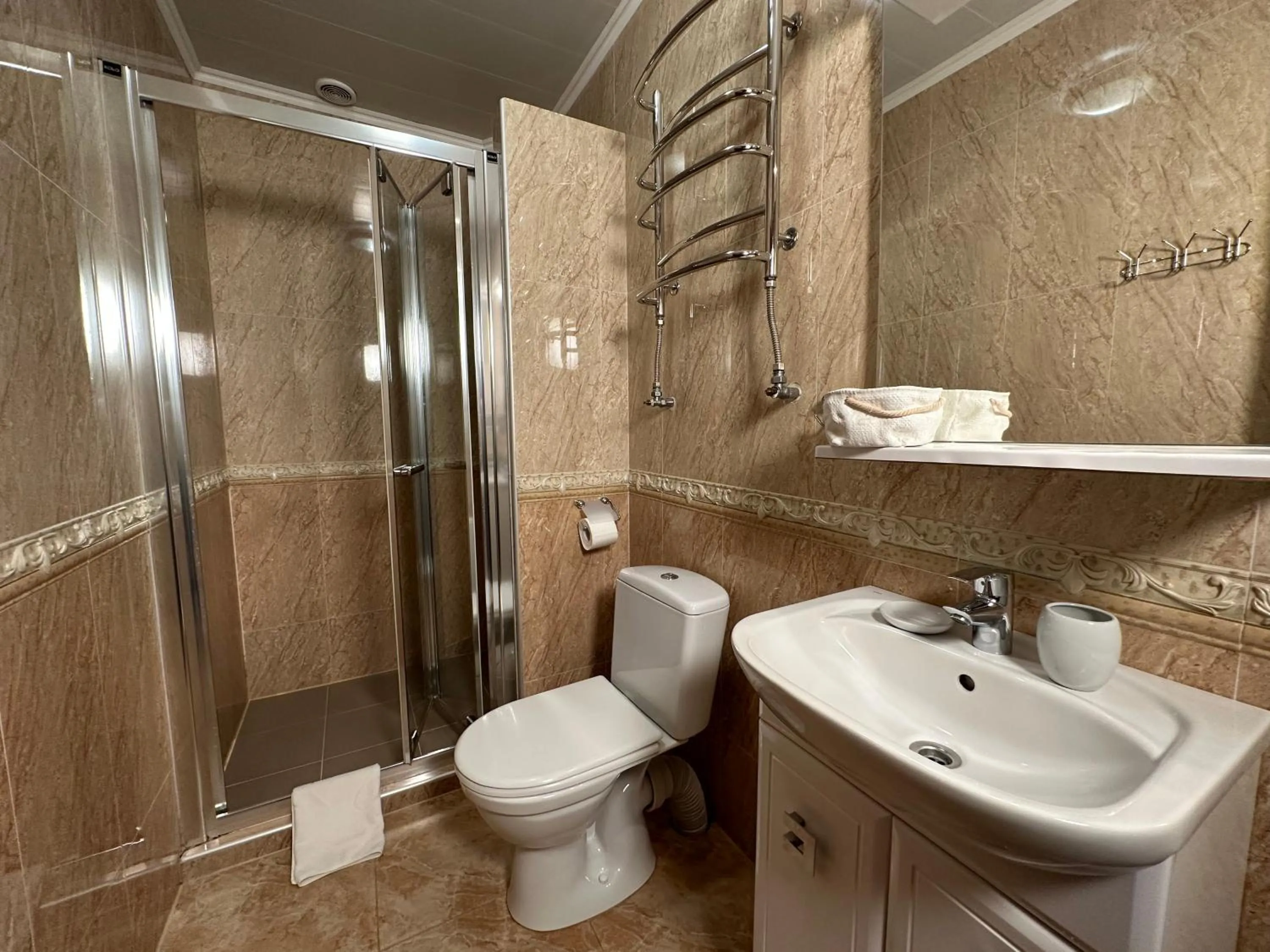 Toilet in Hotel Plazma