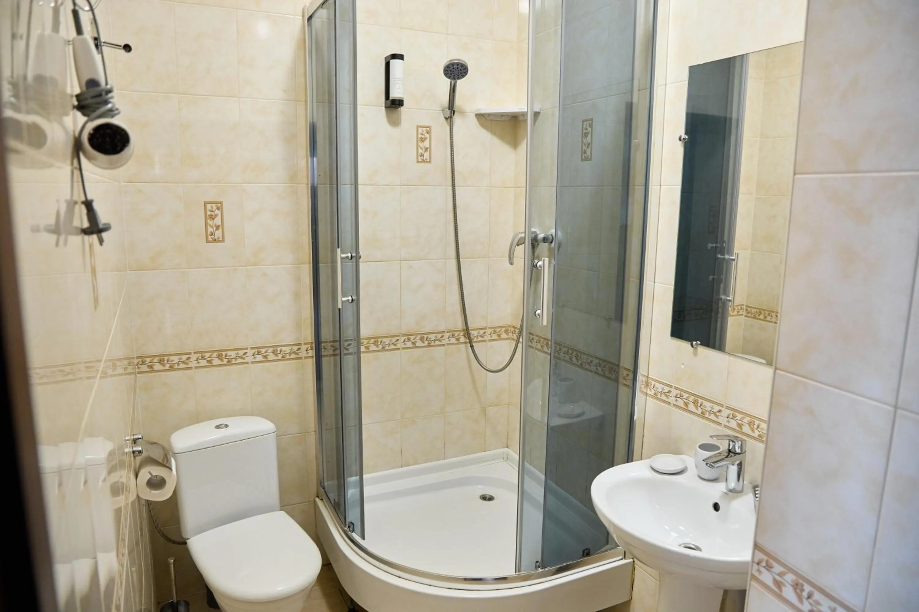 Shower in Hotel Plazma