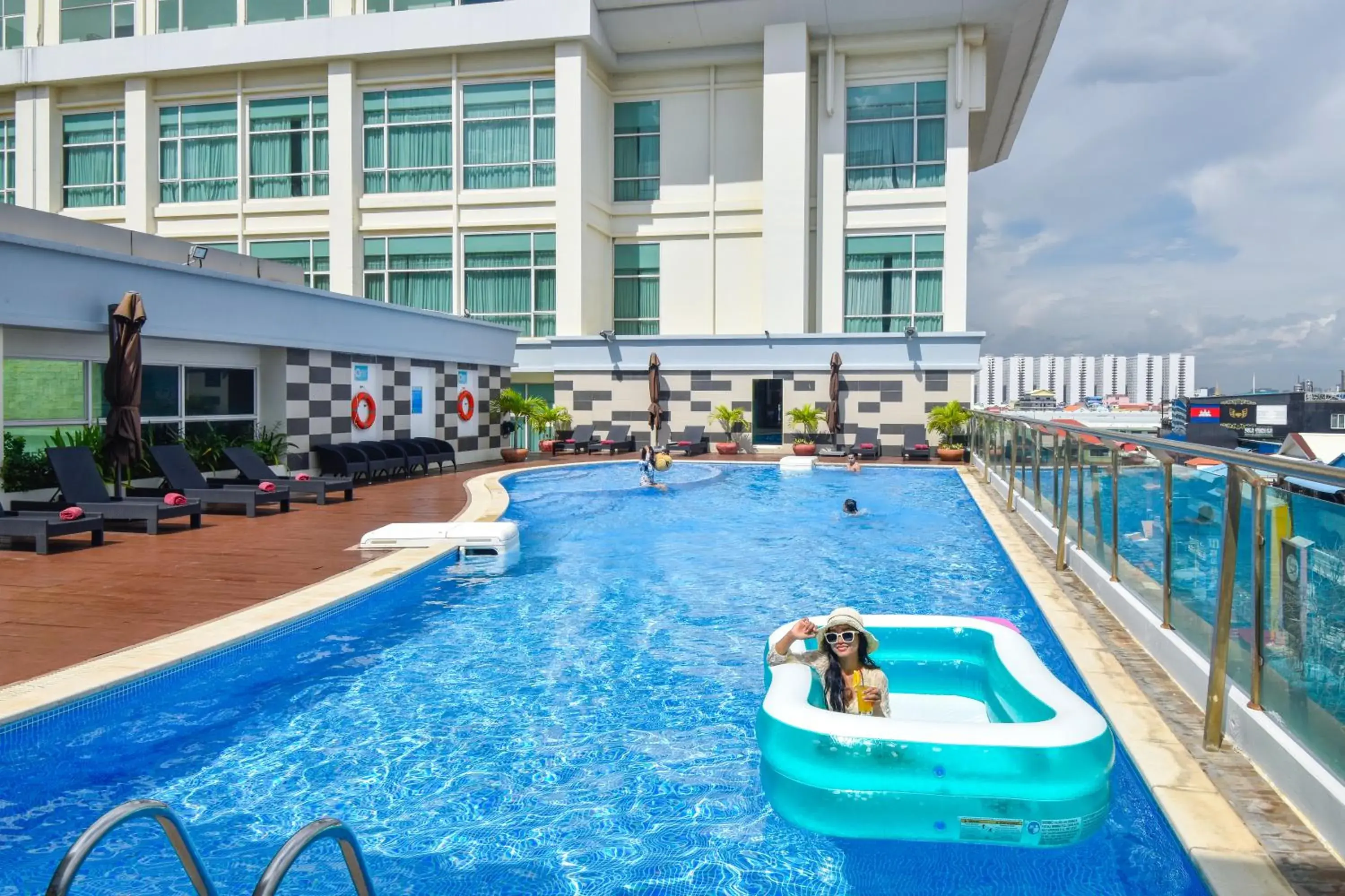 Swimming pool in Dara Airport Hotel Swimming pool in Dara Airport Hotel