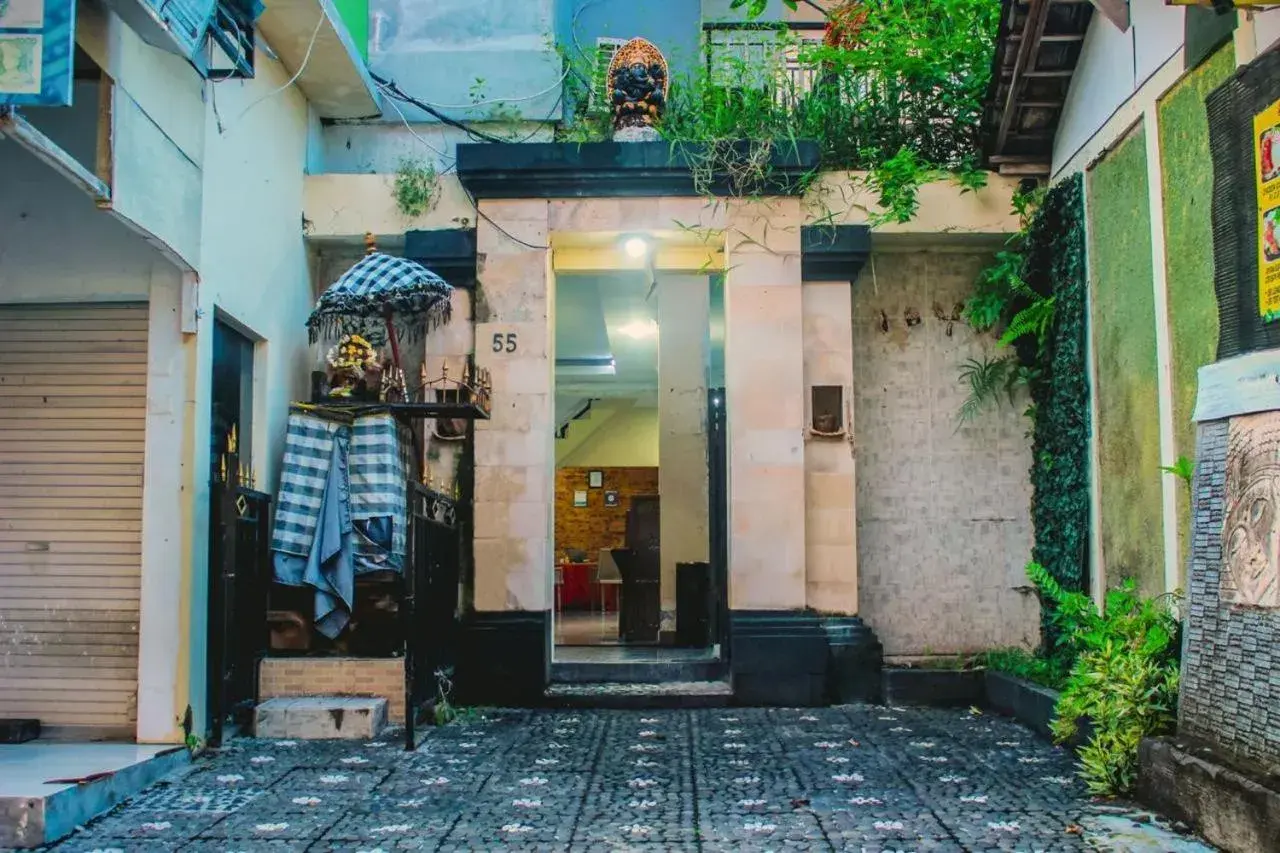 Property building in Dedy Beach Inn Property building in Dedy Beach Inn