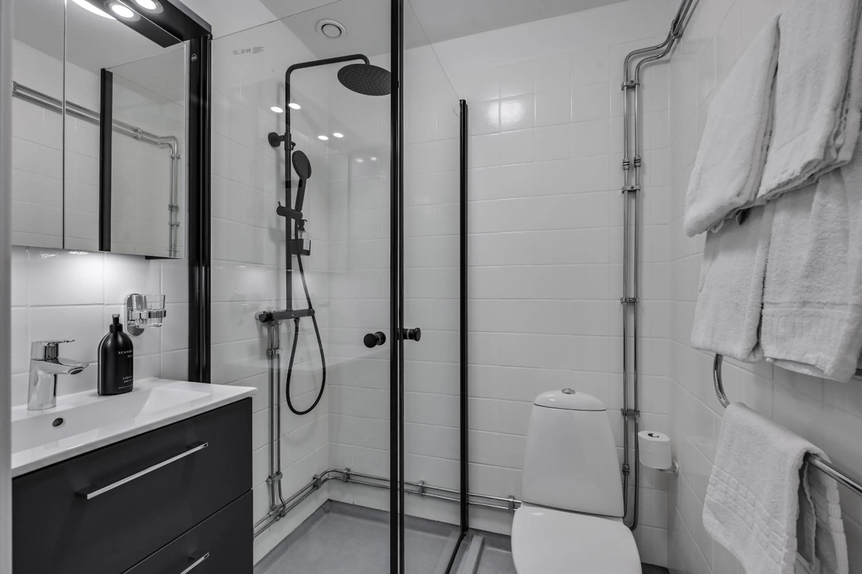 Shower in Hotel Bema