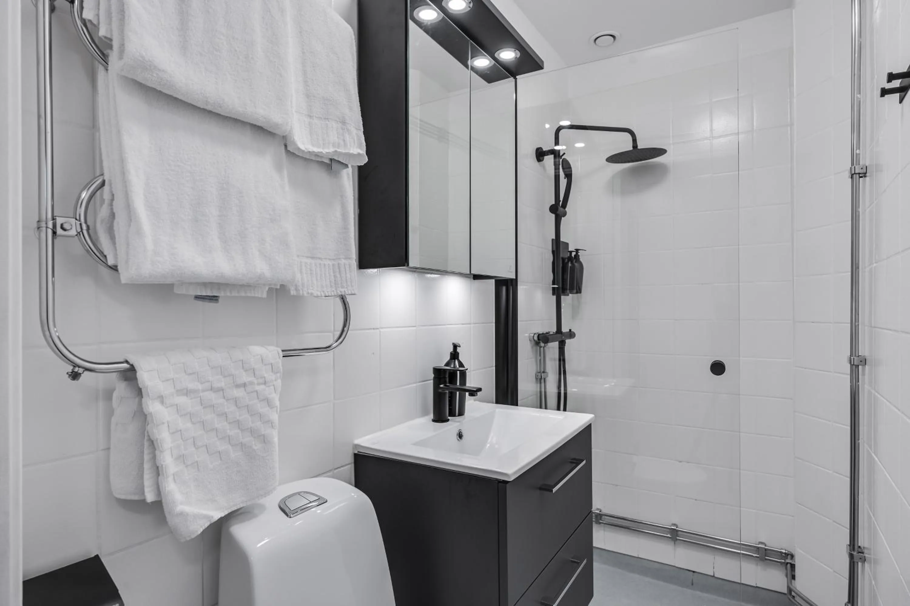 Shower in Hotel Bema