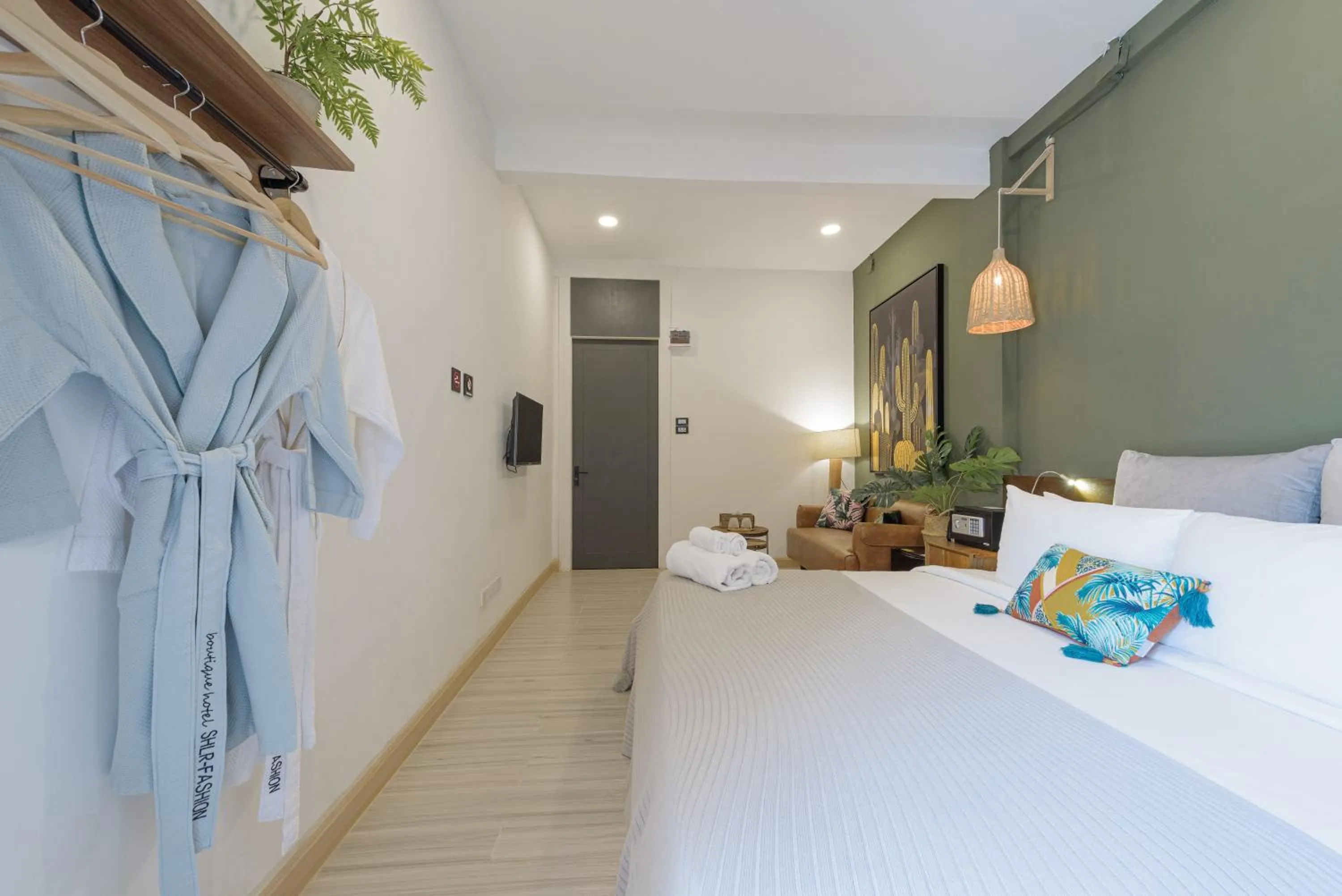 Photo of the whole room, Bed in YOLO Bangkok Boutique Hotel