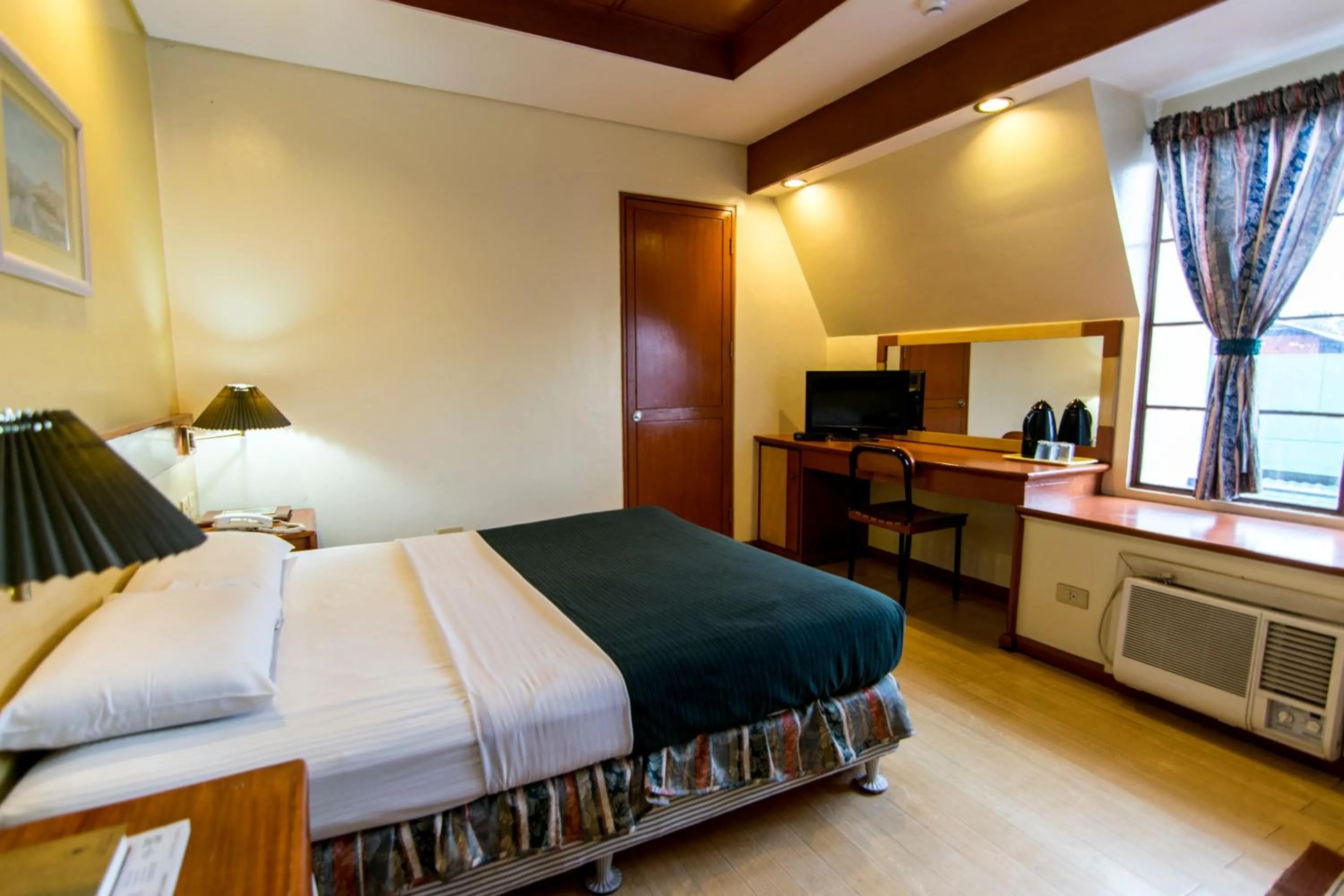 Bed in The Manor Hotel