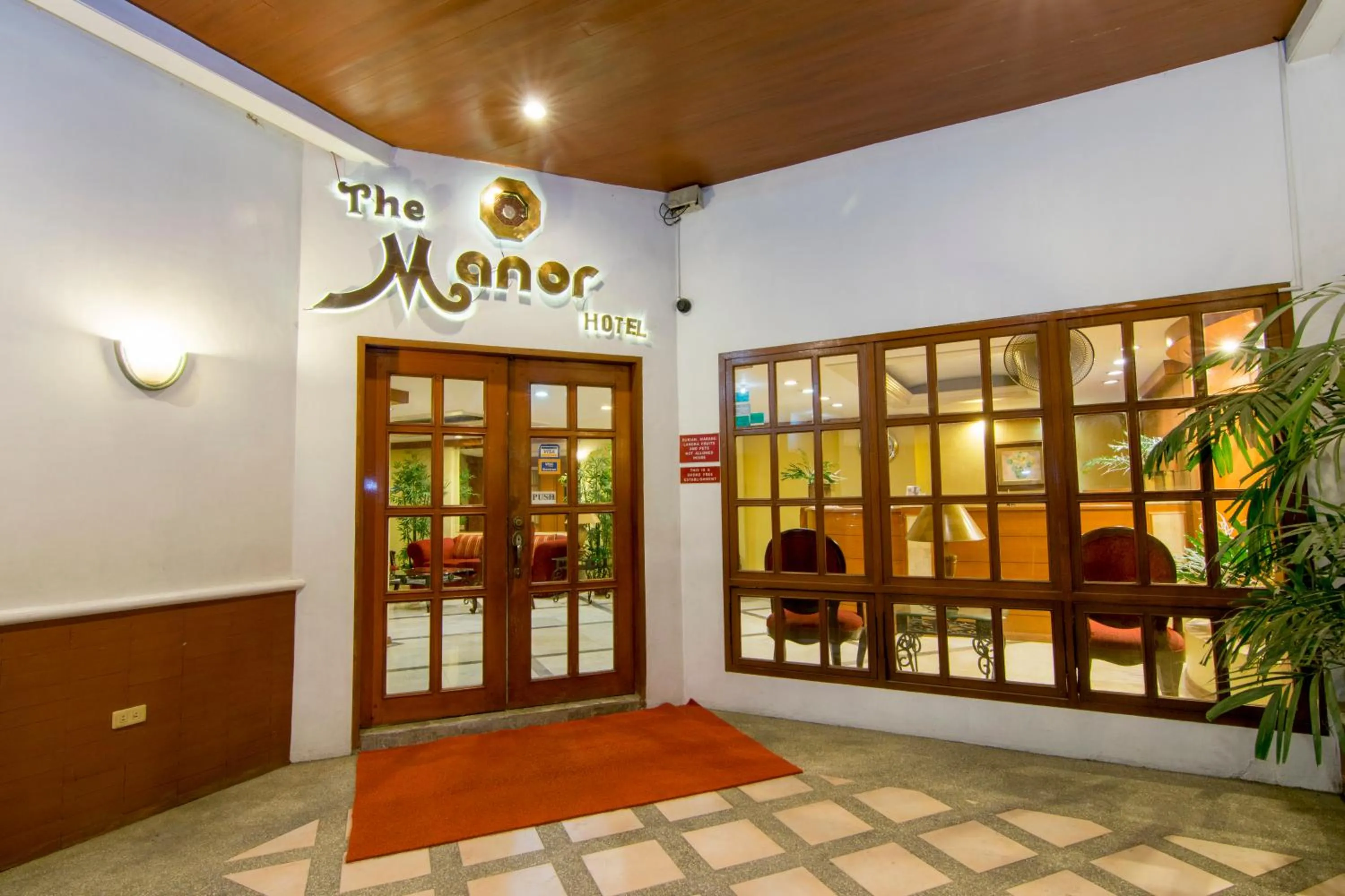 Facade/entrance in The Manor Hotel