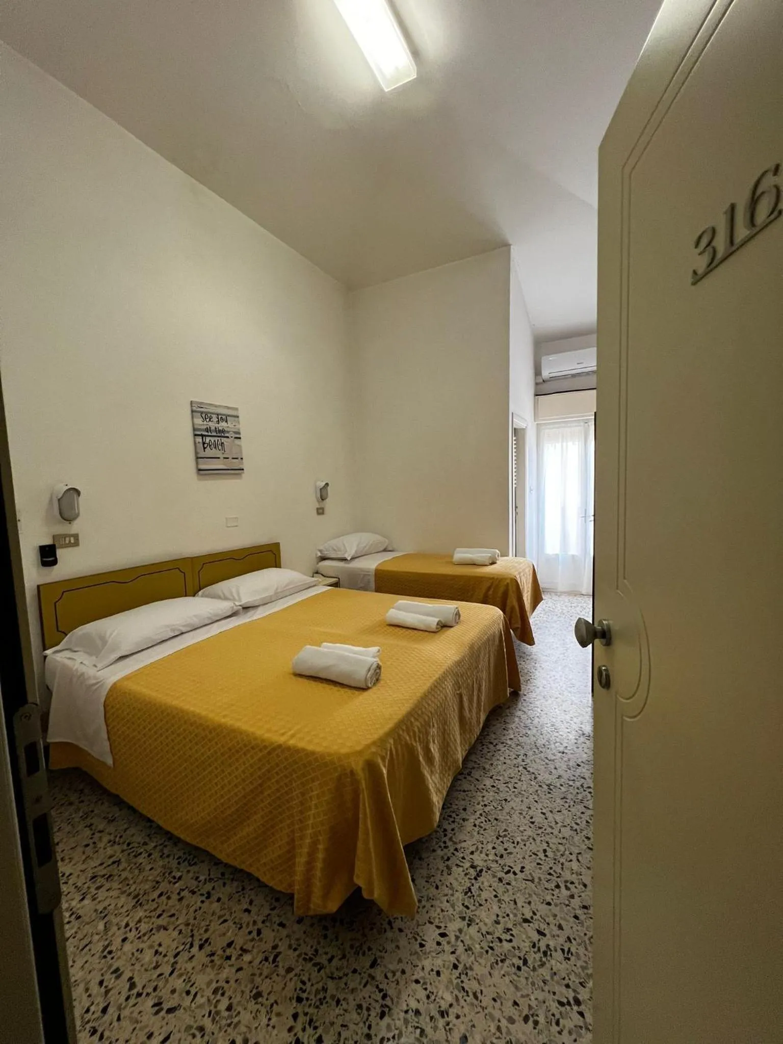 TV and multimedia, Bed in Hotel Till