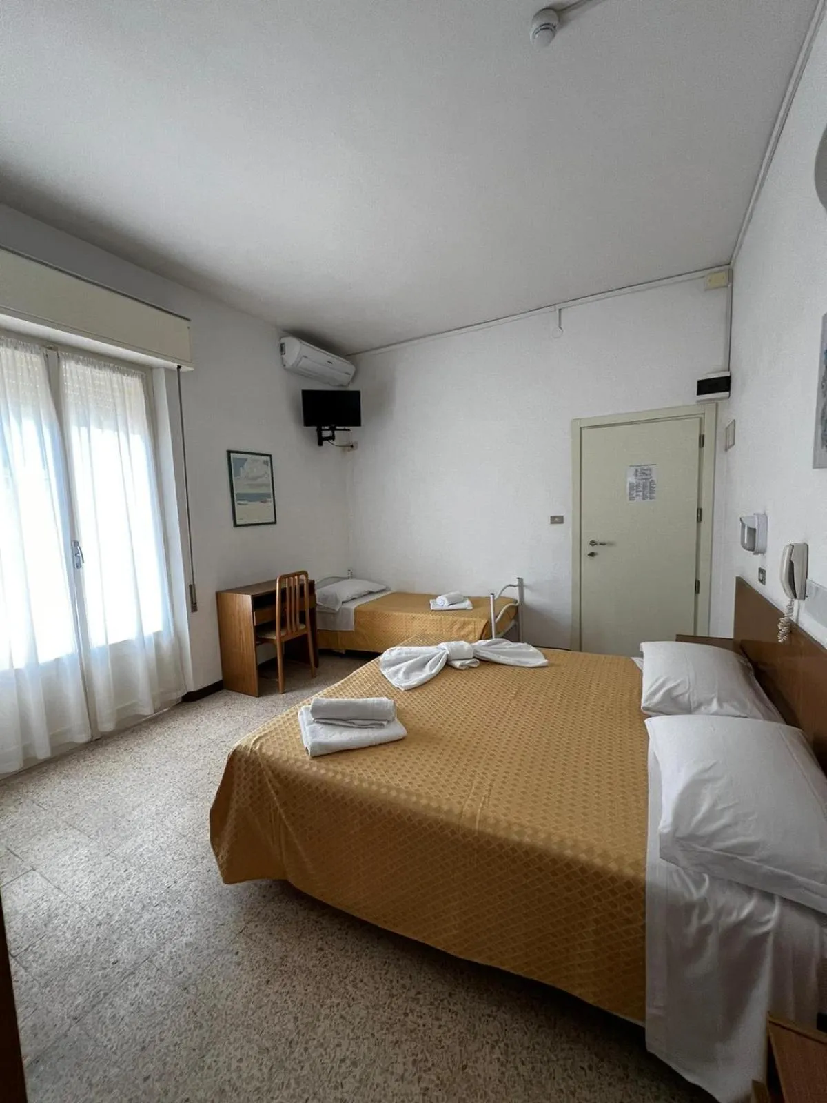 TV and multimedia, Bed in Hotel Till