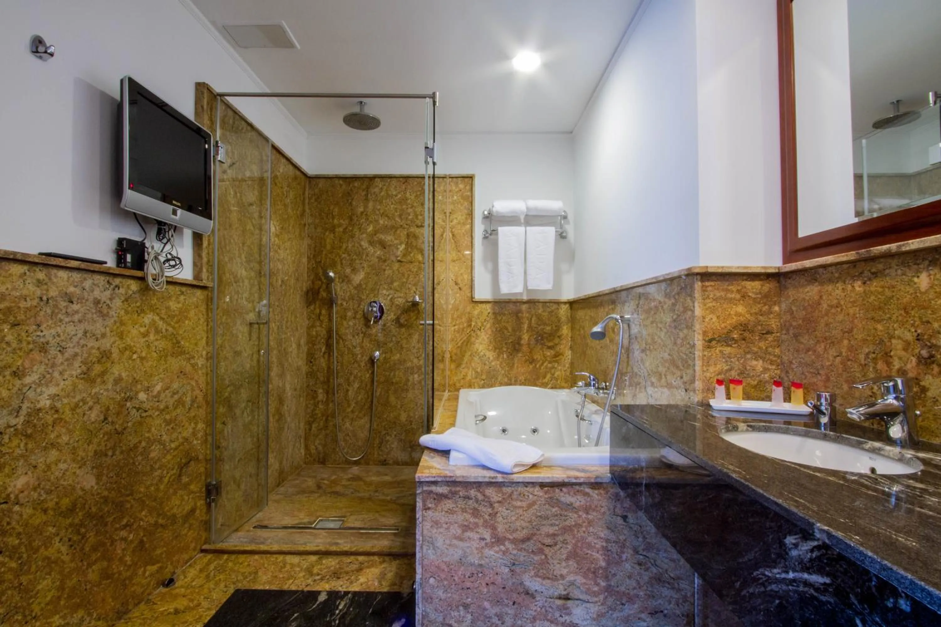 Photo of the whole room in Hotel HP Tower One Brasov