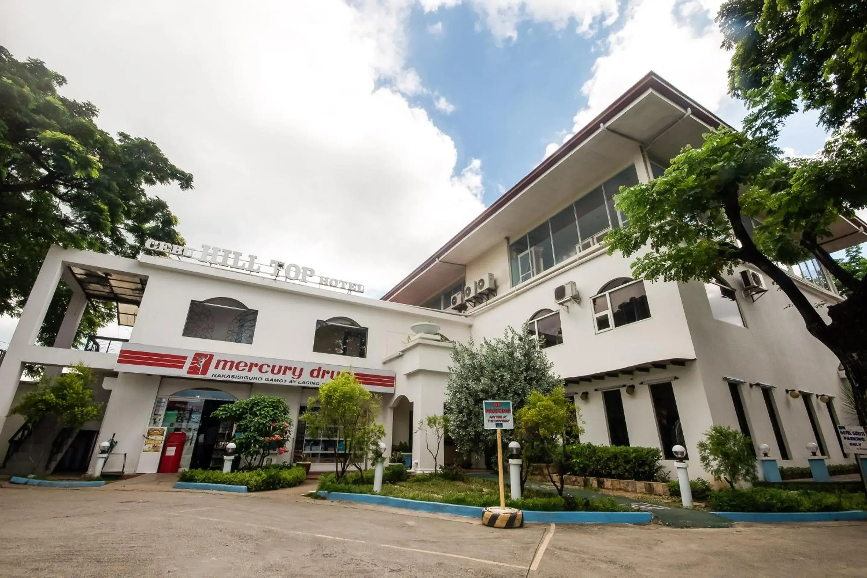 Facade/entrance in Cebu Hilltop Hotel Facade/entrance in Cebu Hilltop Hotel