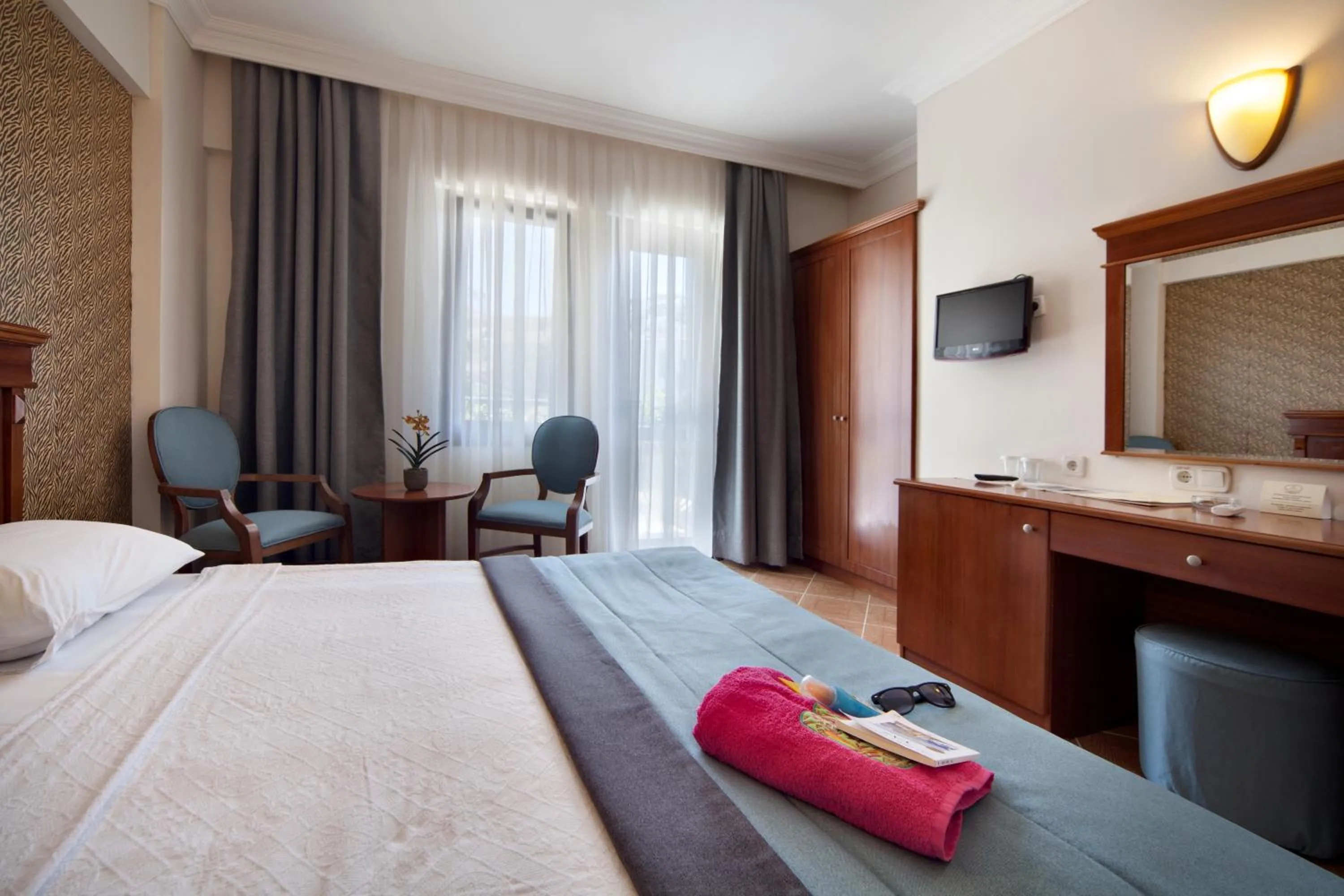 Bedroom, Bed in Crystal Hotel Bodrum