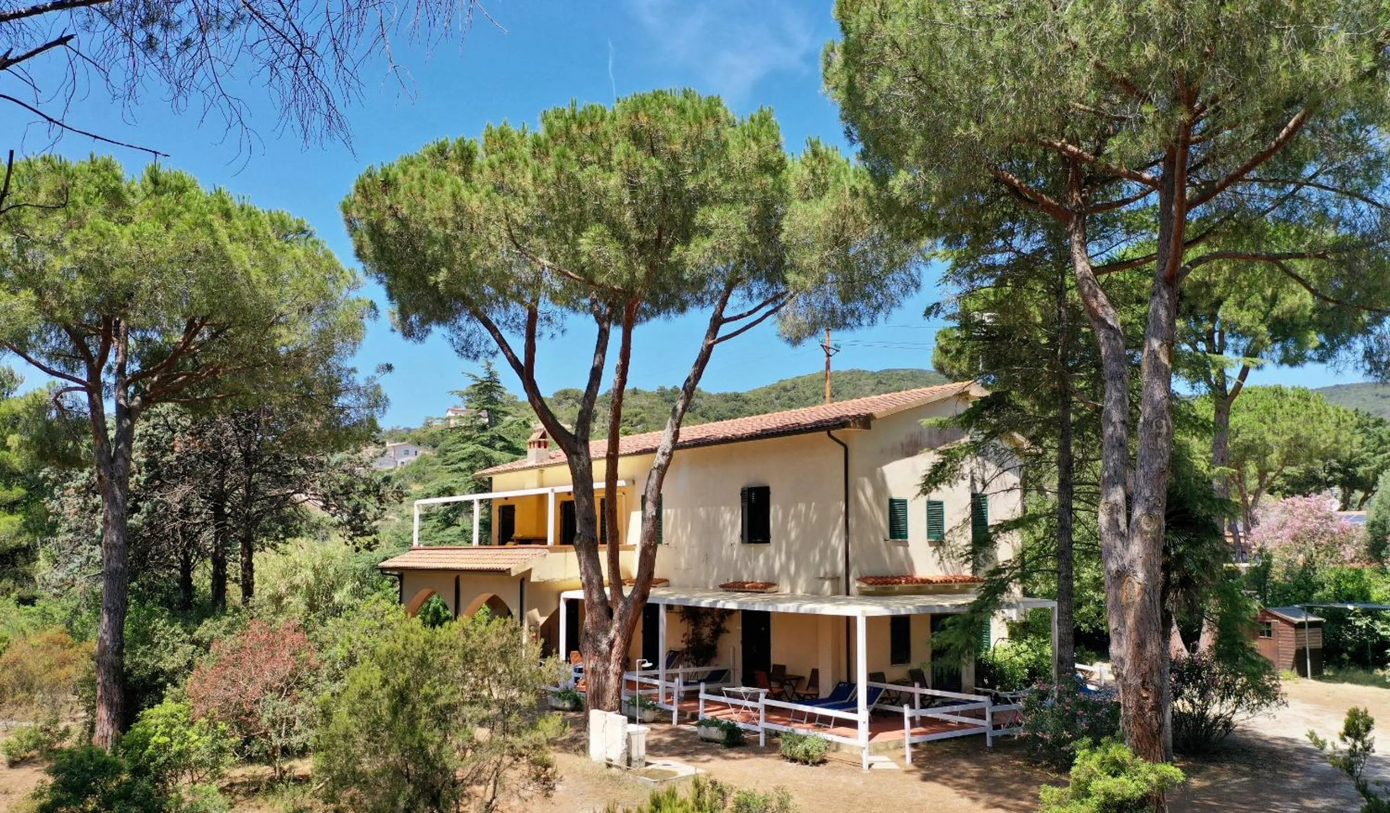 Property building in Hotel Giardino