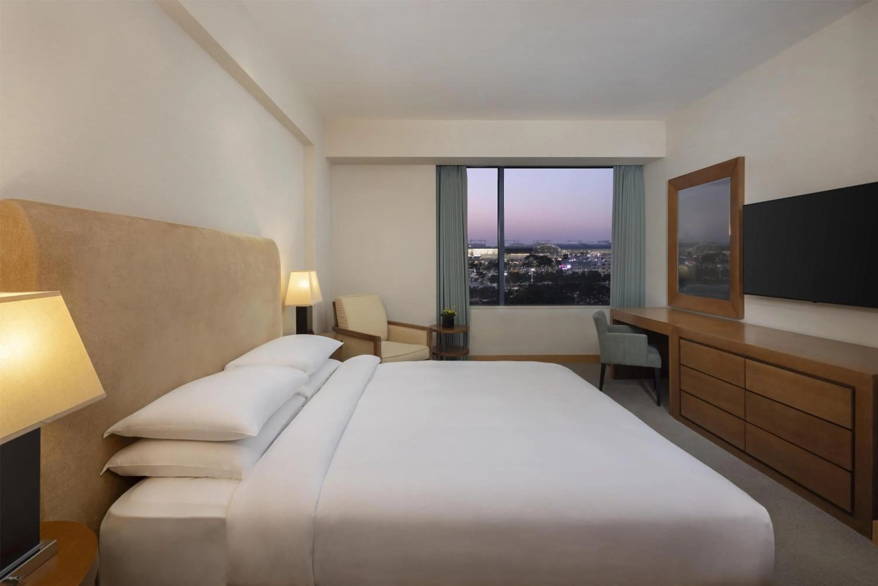 Photo of the whole room, Bed in Grand Hyatt Incheon