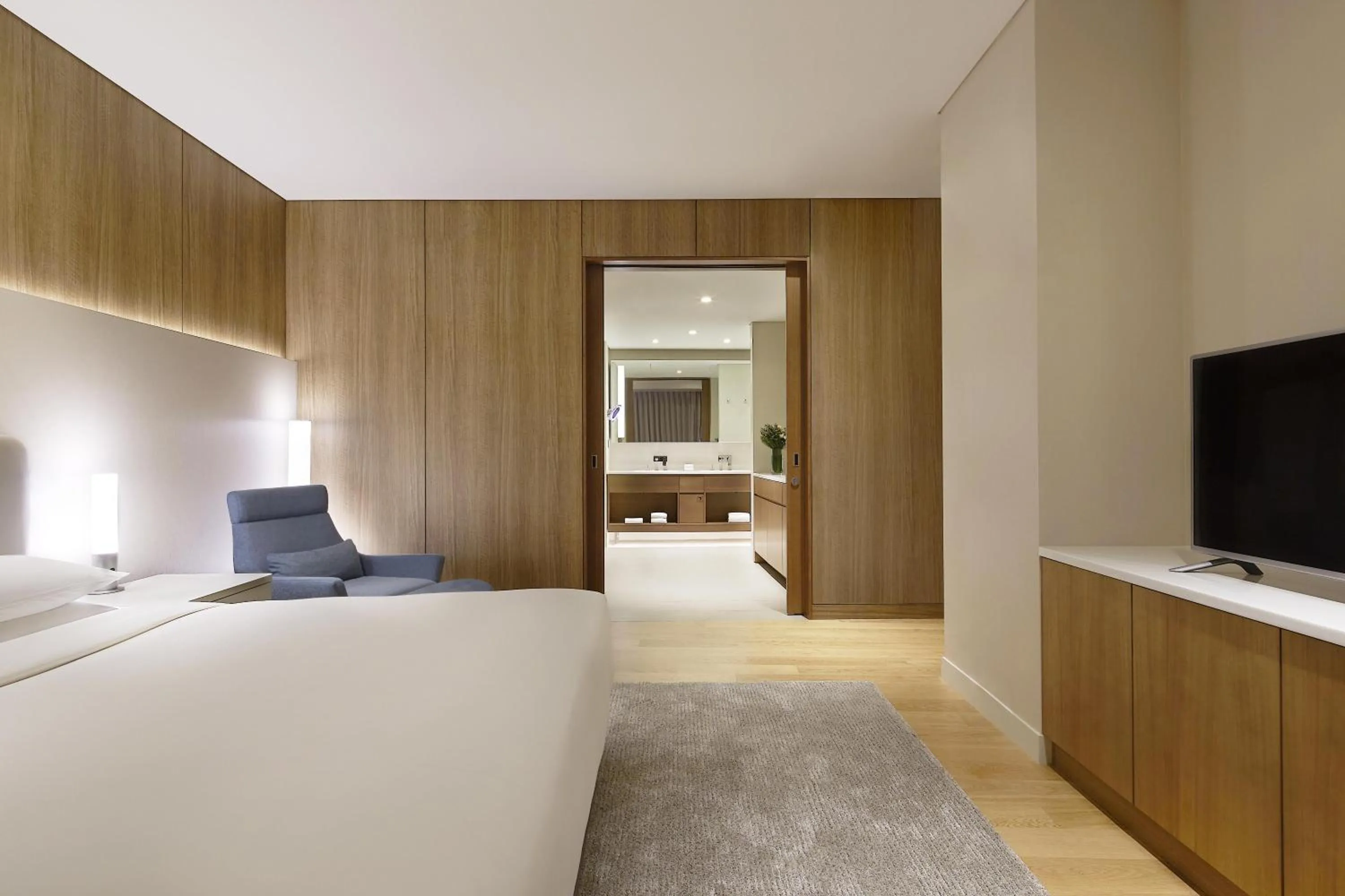 Photo of the whole room, Bed in Grand Hyatt Incheon