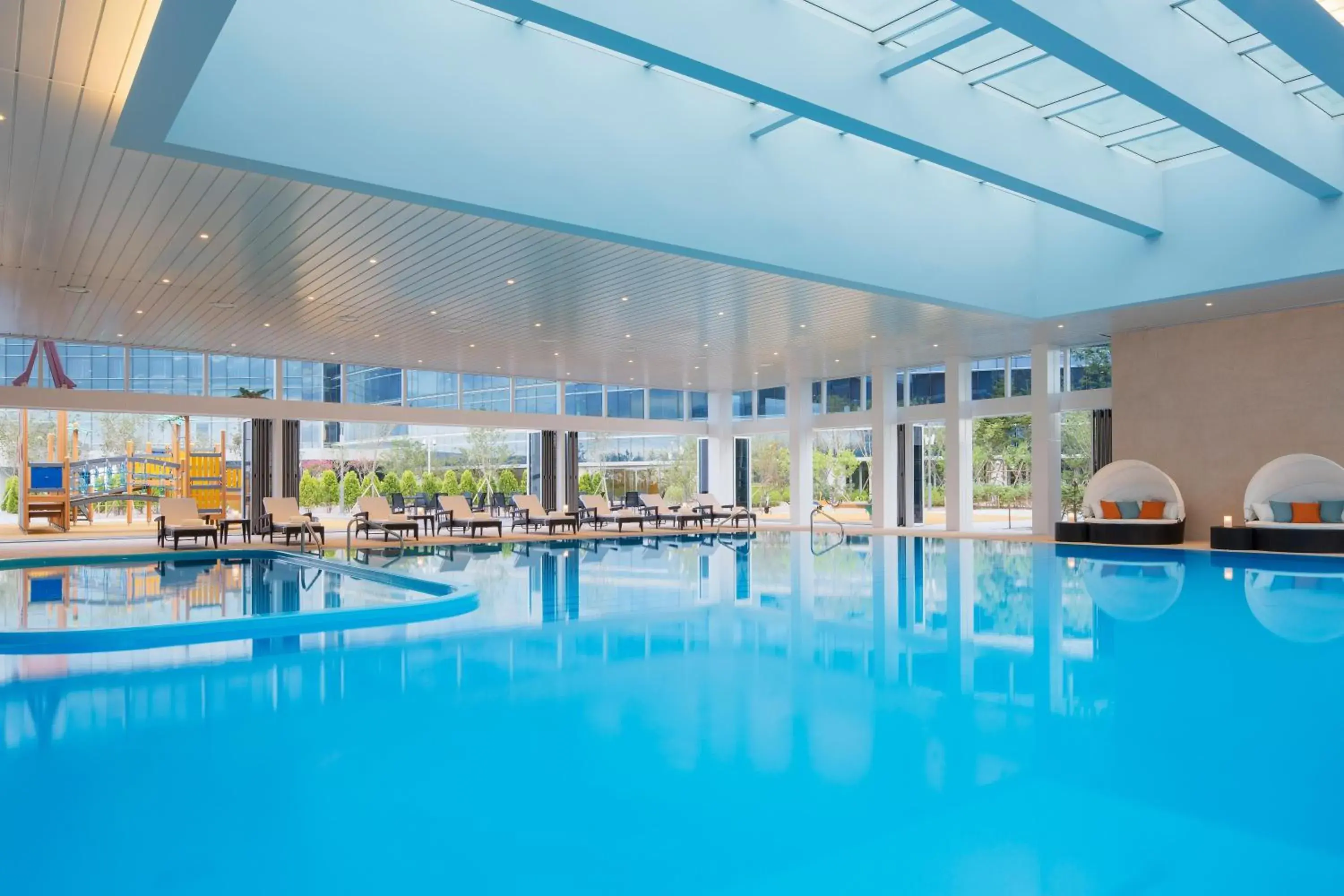 Swimming pool in Grand Hyatt Incheon Swimming pool in Grand Hyatt Incheon