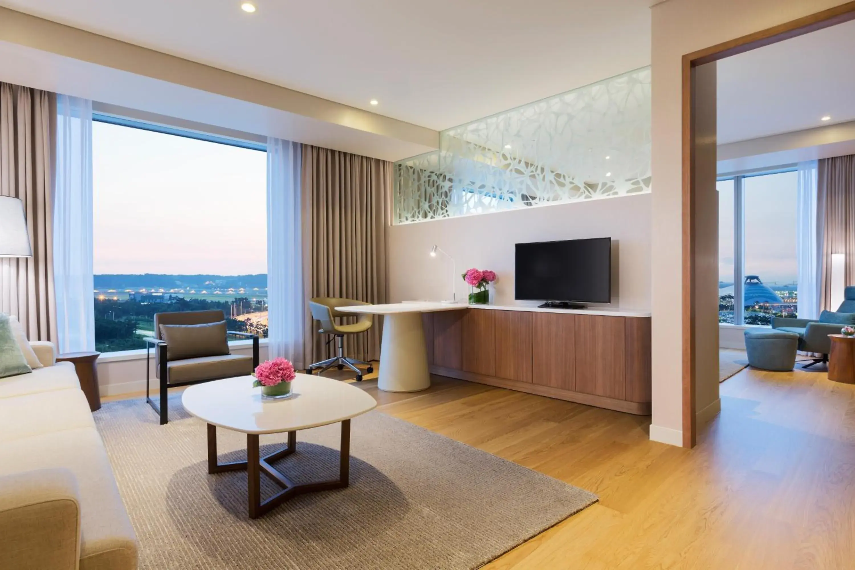 Photo of the whole room in Grand Hyatt Incheon Photo of the whole room in Grand Hyatt Incheon