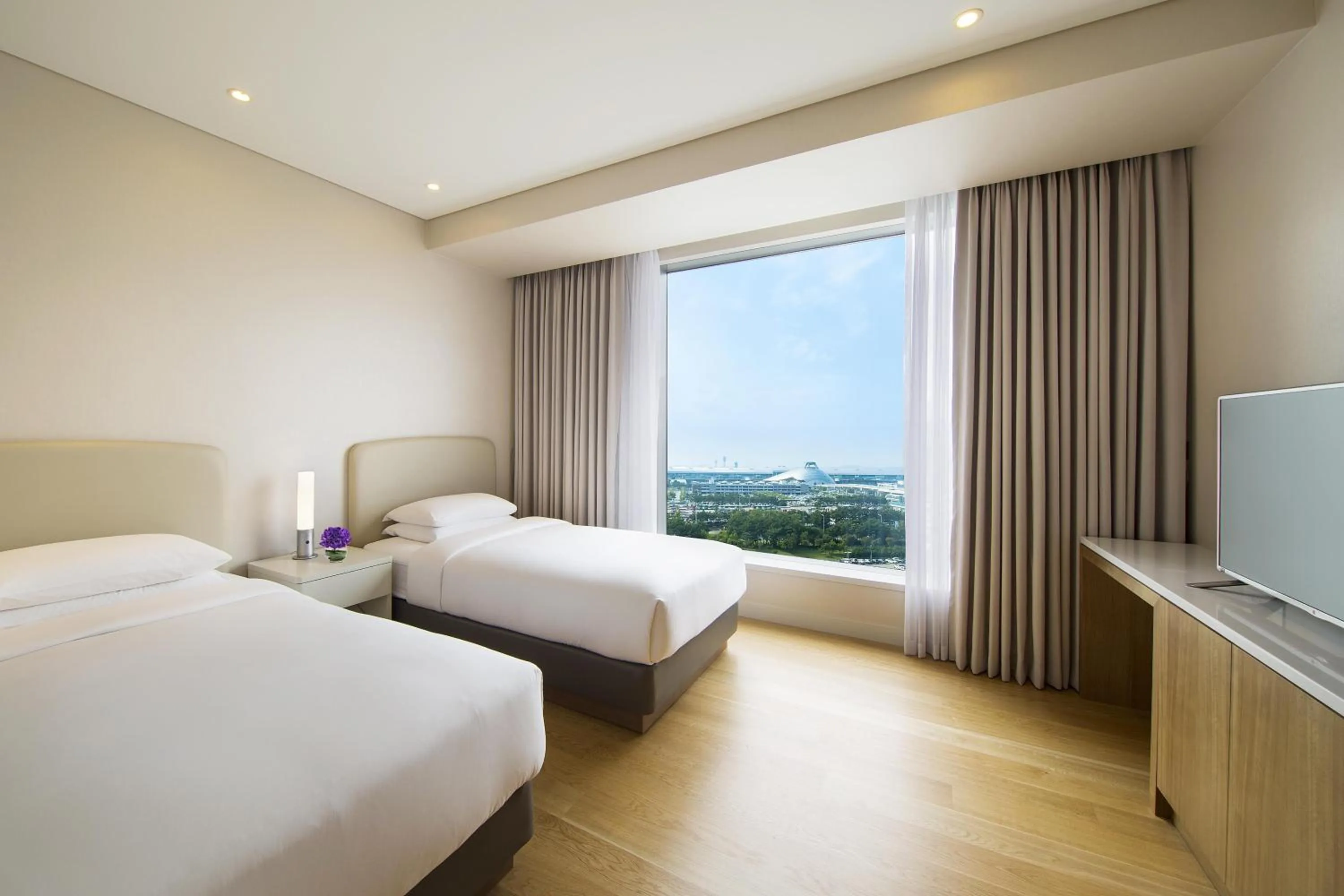 Photo of the whole room, Bed in Grand Hyatt Incheon