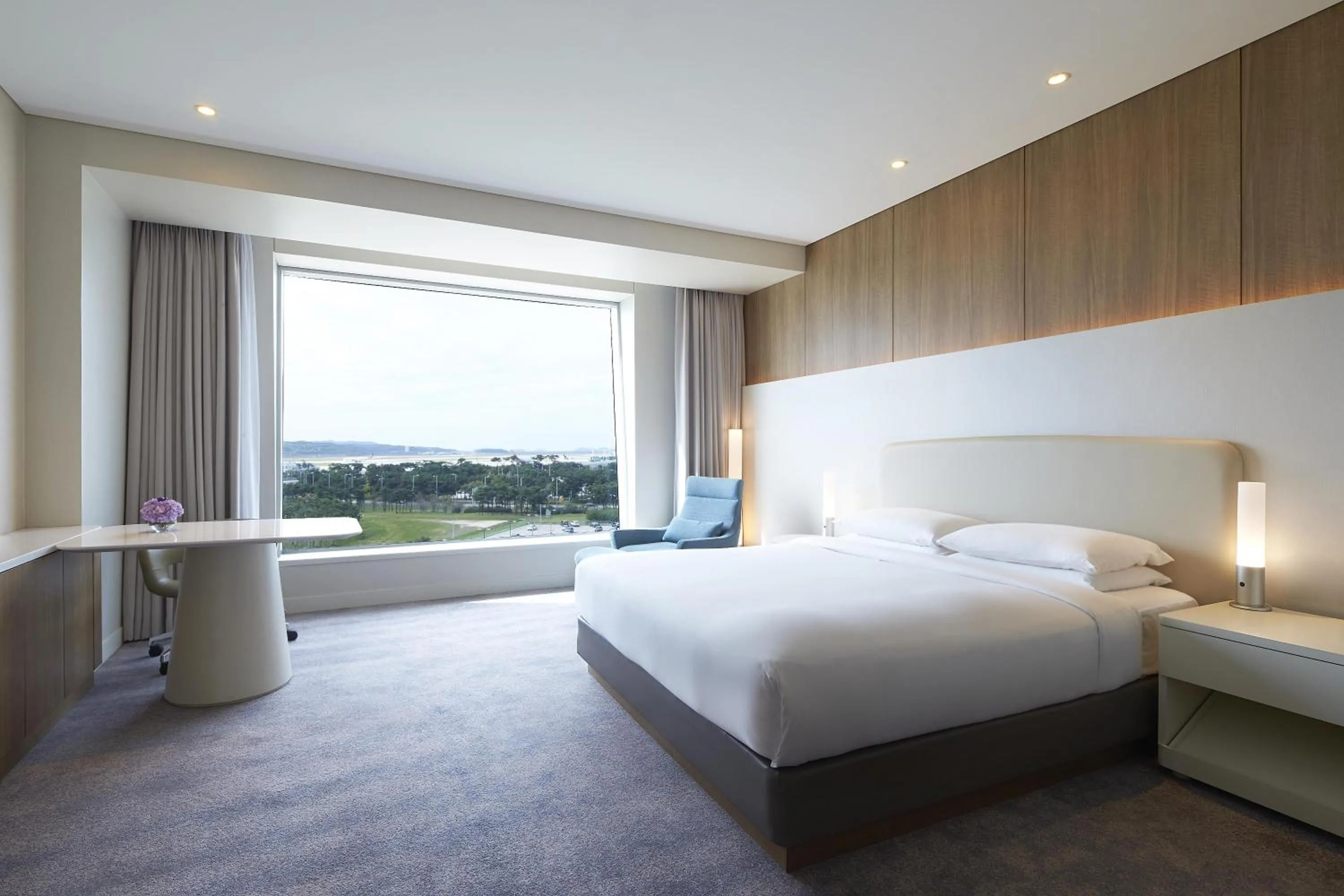 Bedroom, Bed in Grand Hyatt Incheon