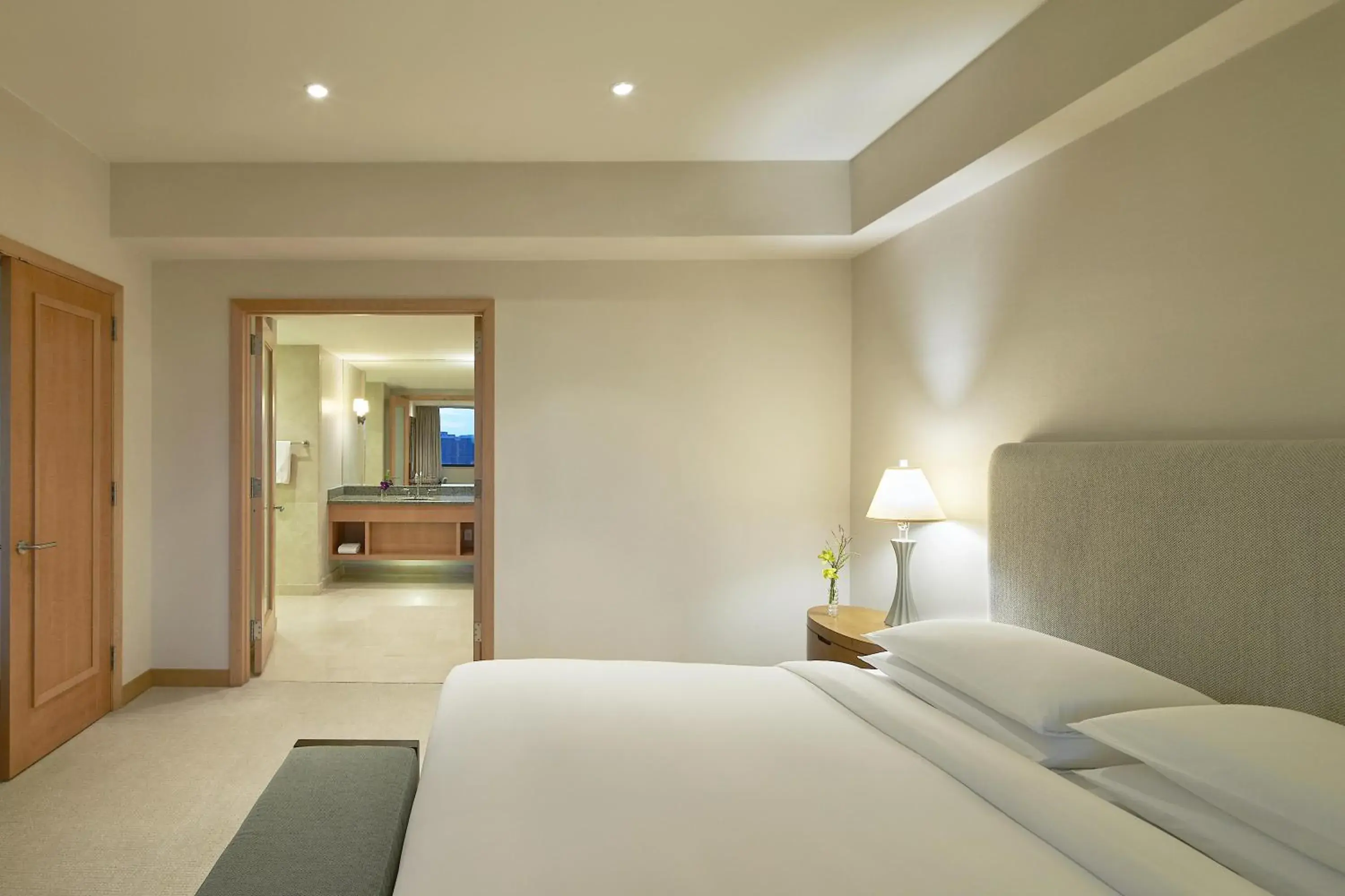 Photo of the whole room, Bed in Grand Hyatt Incheon Photo of the whole room, Bed in Grand Hyatt Incheon