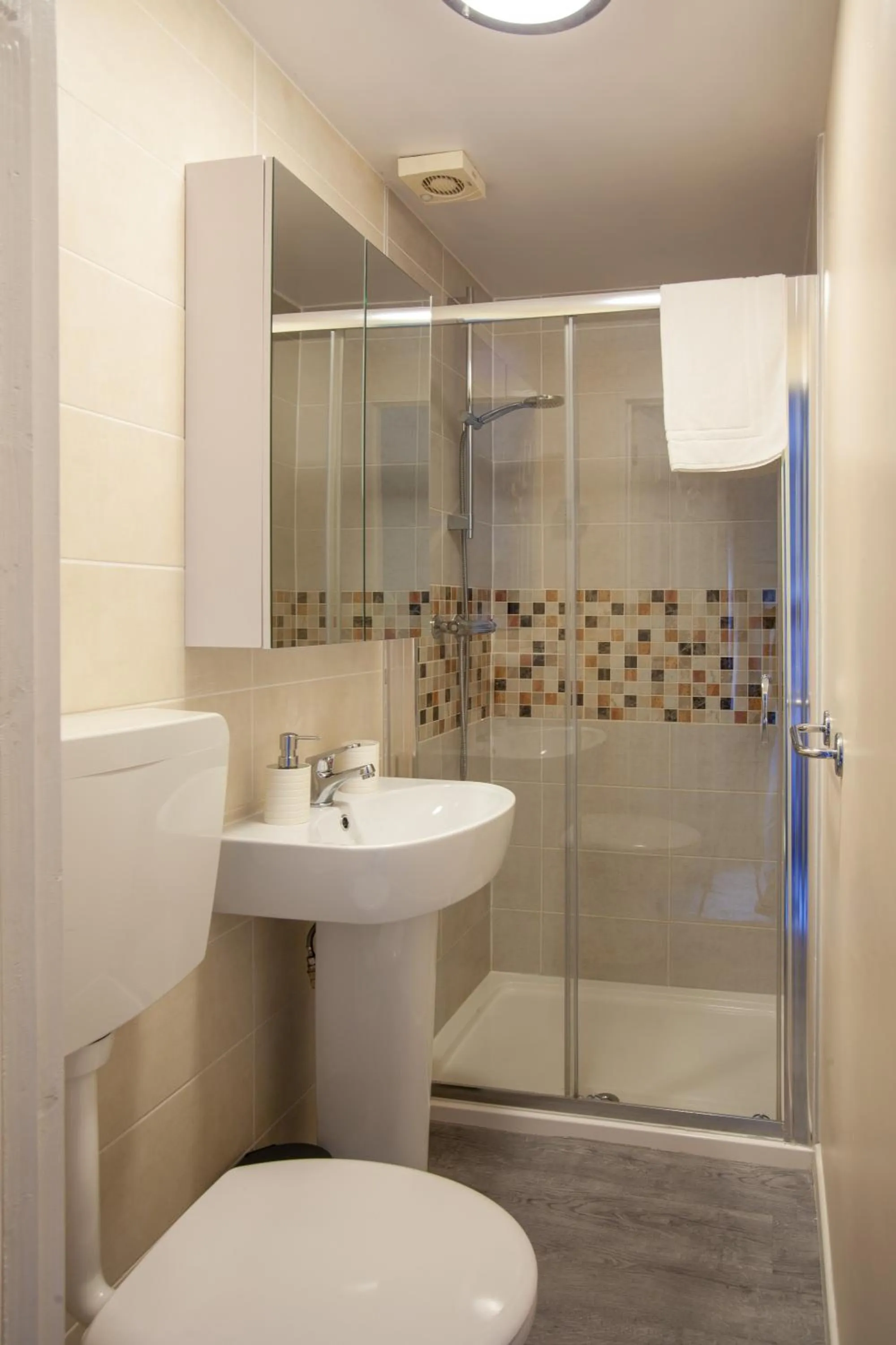 Shower in Pensione Bianca