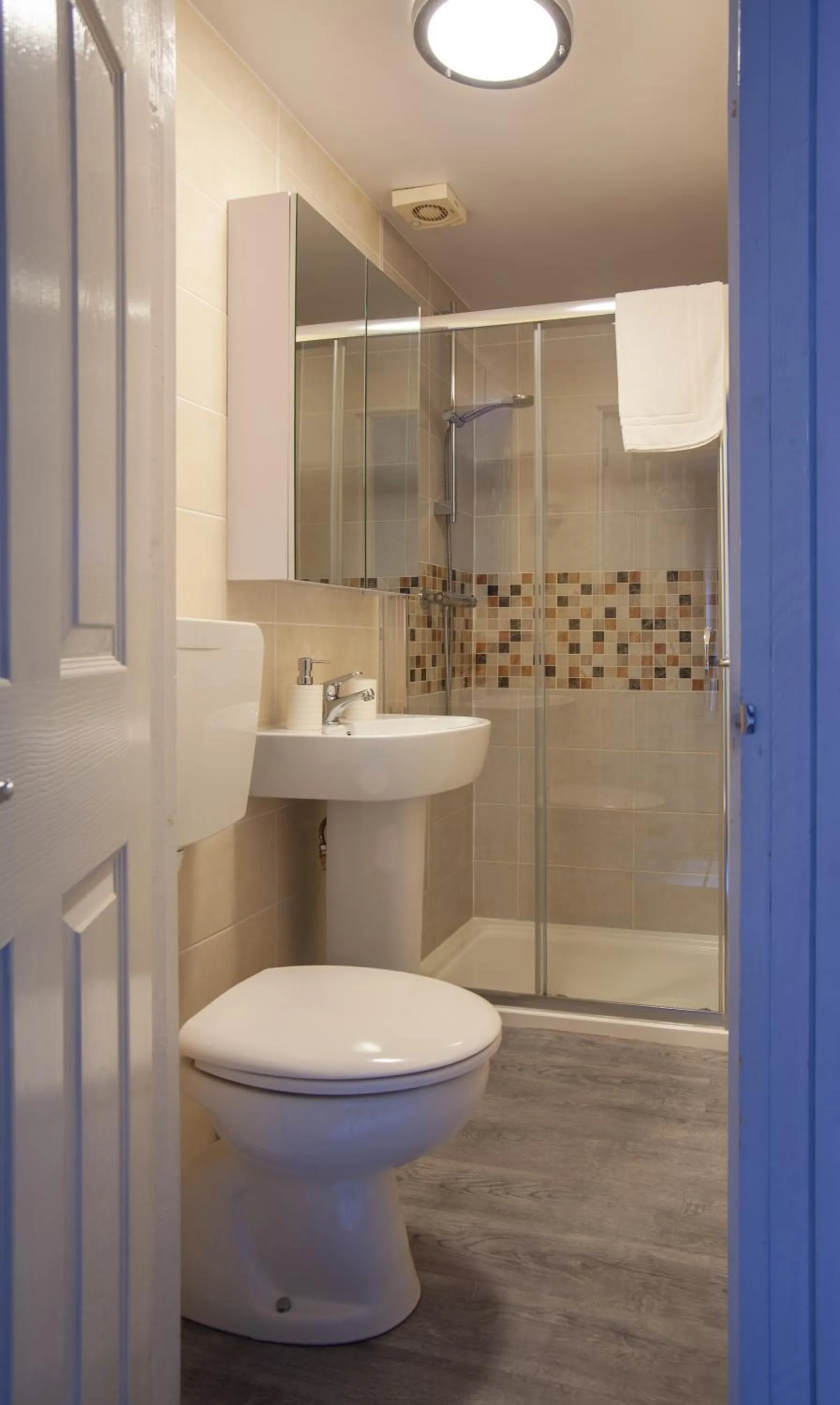 Shower in Pensione Bianca