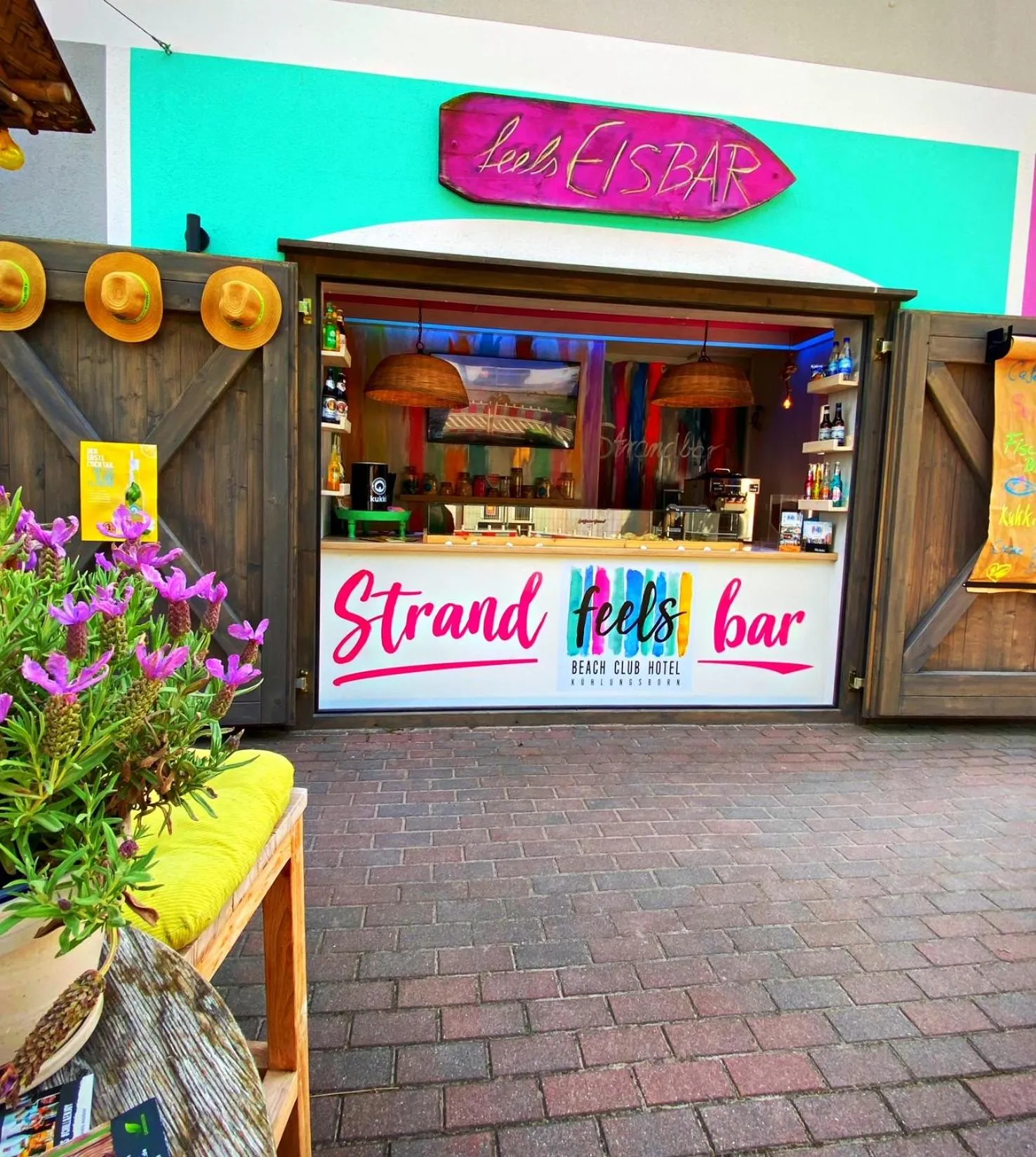 Restaurant/places to eat in feels Beach Club Hotel