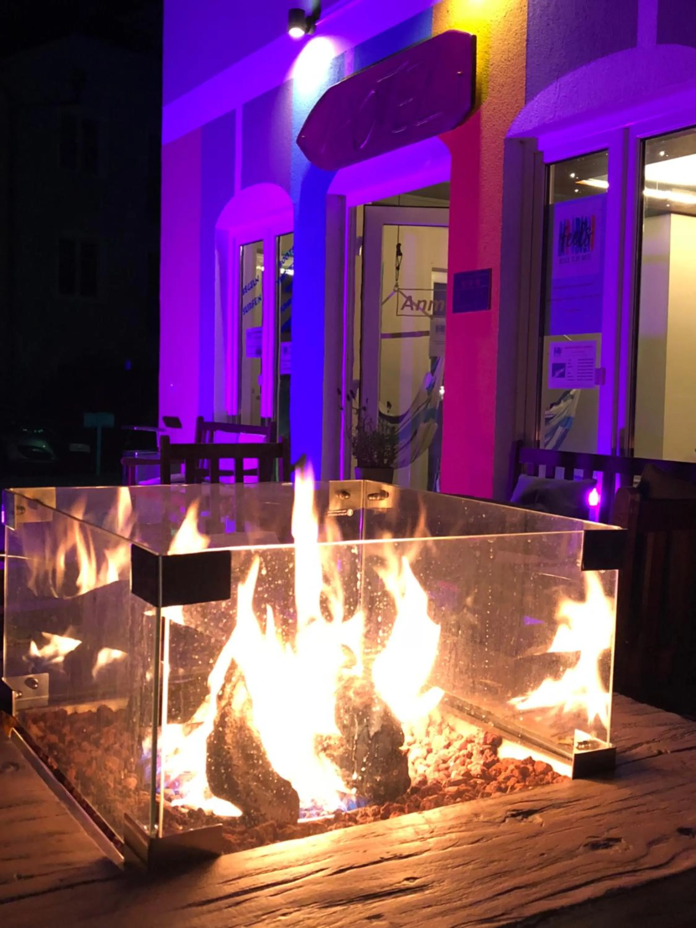 Entertainment in feels Beach Club Hotel