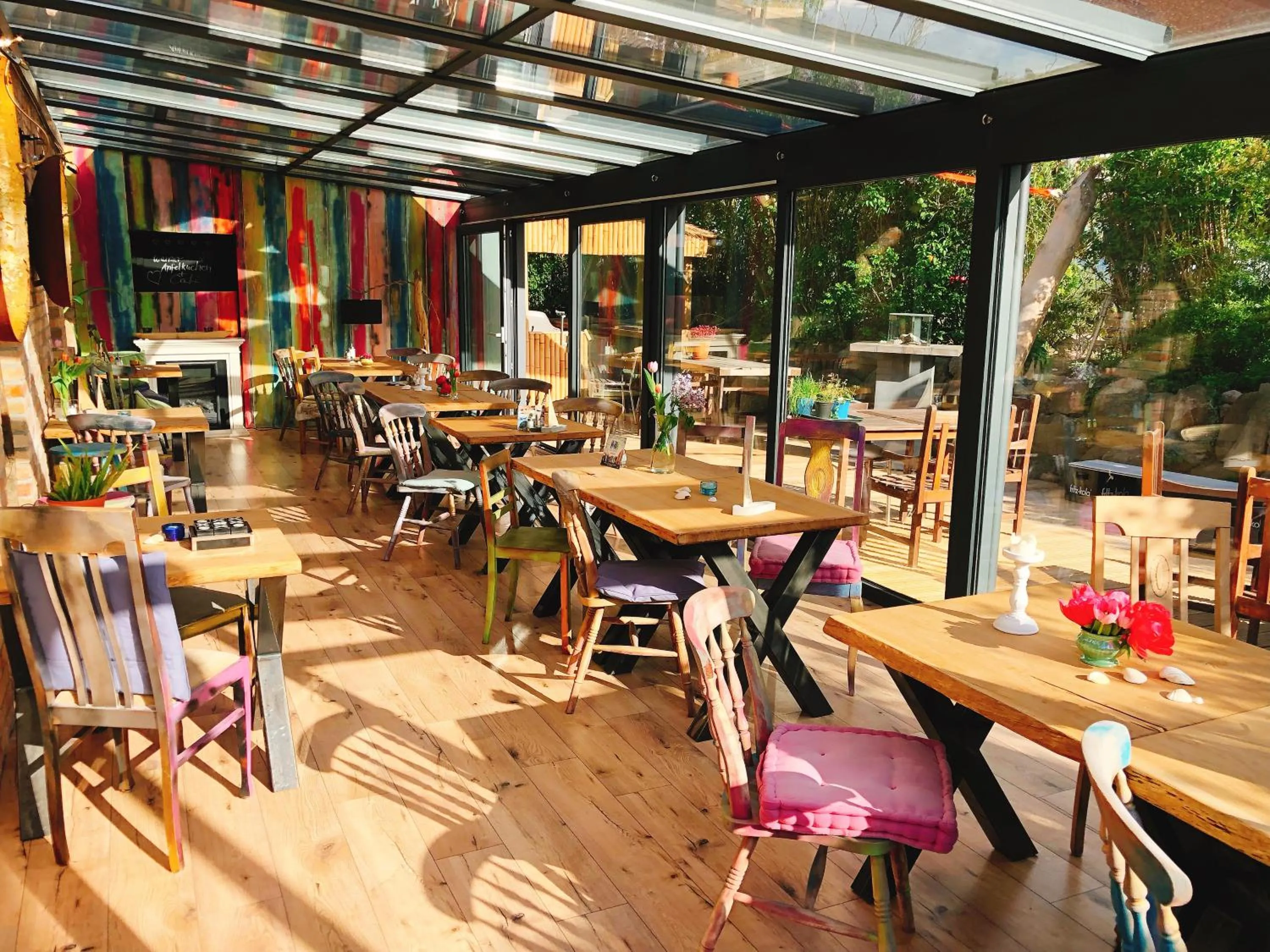 Restaurant/places to eat in feels Beach Club Hotel