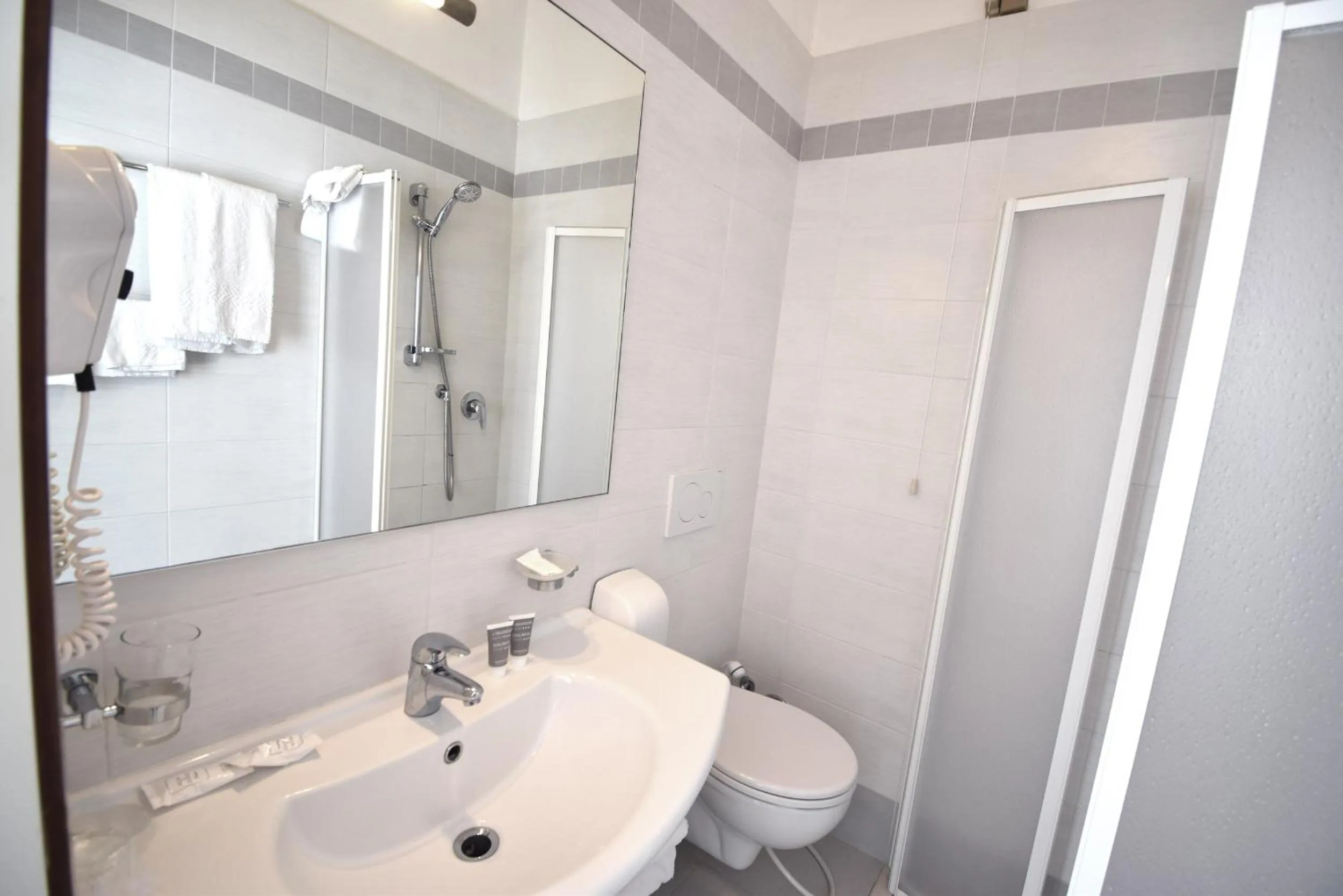 Bathroom in Hotel Edelweiss