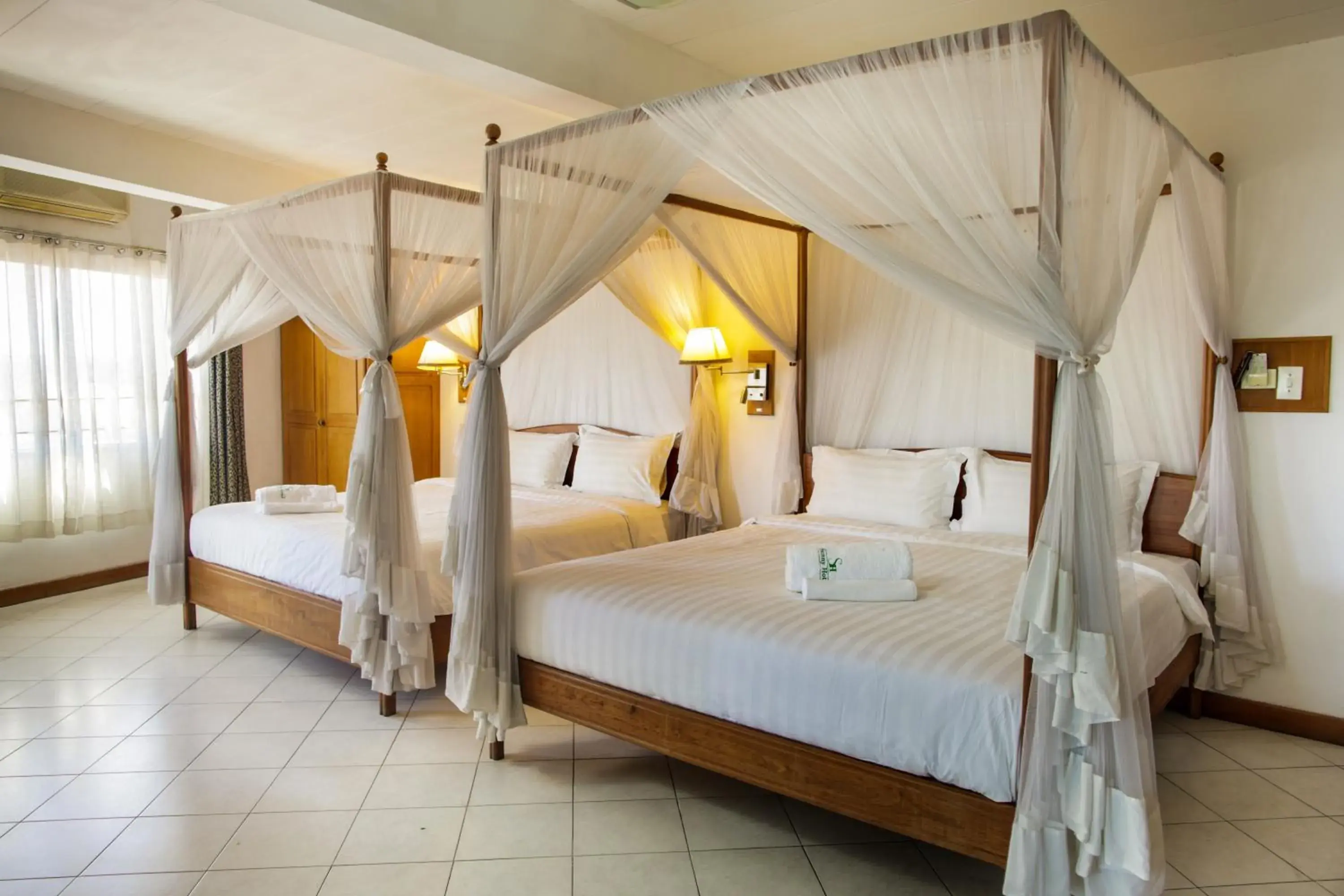 Family Room in Sunny Garden Family Room in Sunny Garden